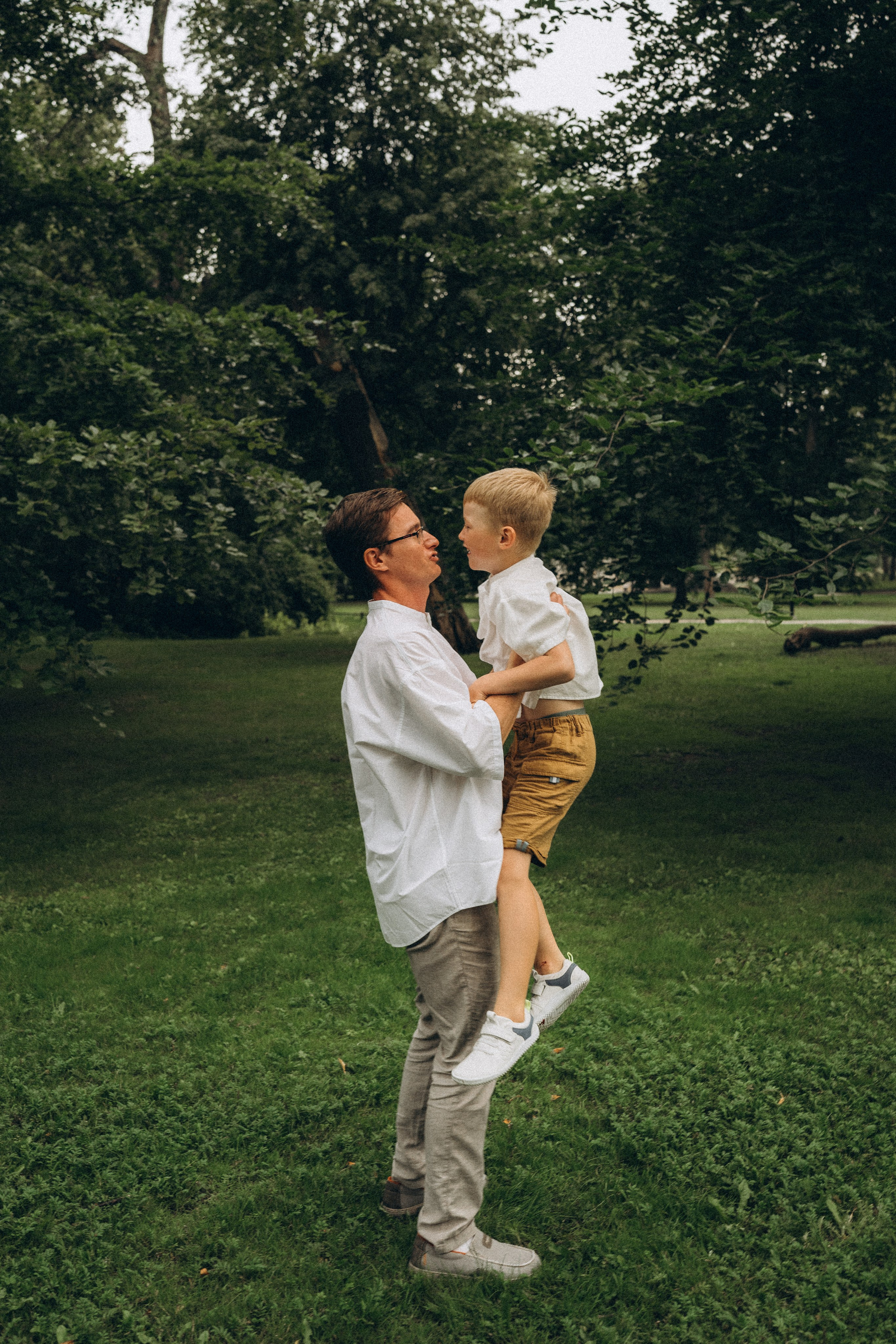 Kaivopuisto. Wedding and potrait photographer in Helsinki Vickan O