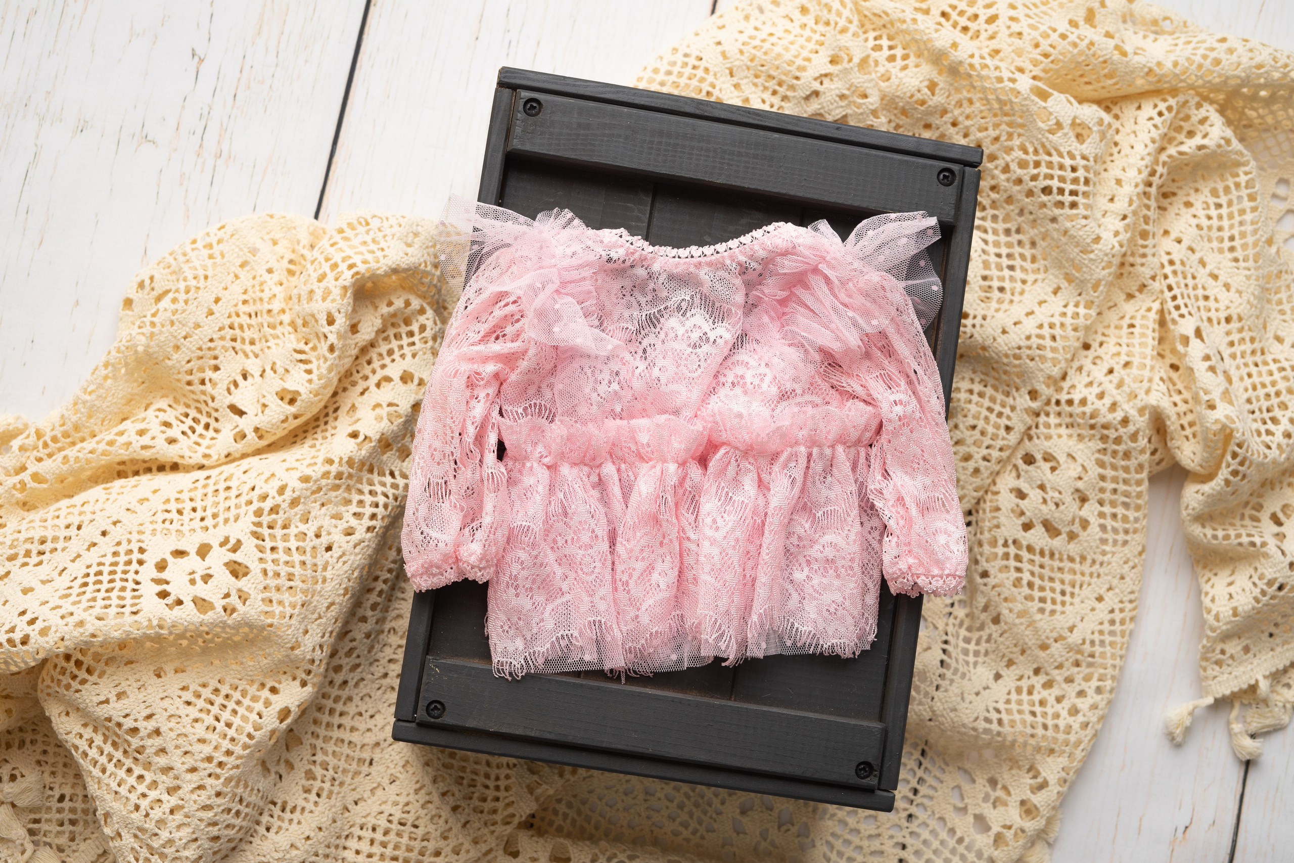 Outfits for Girls. Newborn Photographer and life casting in Dubai Dariya Saeed