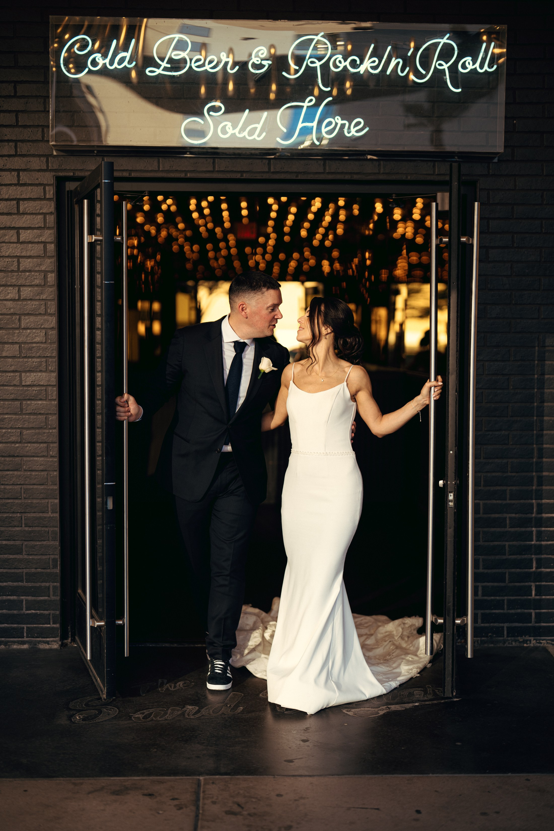 Lara&Dan. Wedding & elopement photographer Viktoriya Kravtsov. Las Vegas