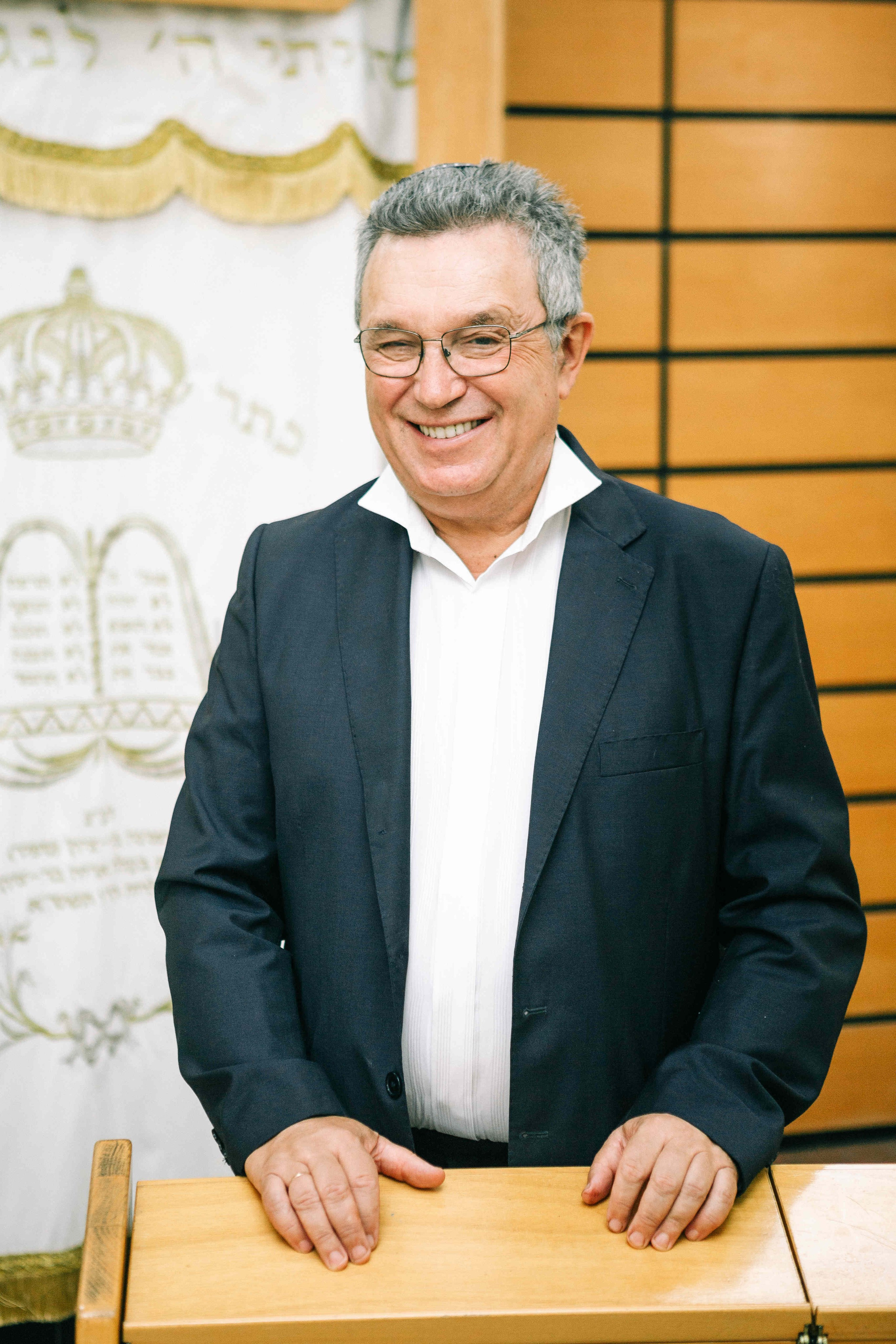 BRITH MILA IN THE SMALL SYNAGOGUE. PHOTOGRAPHER IN ISRAEL
