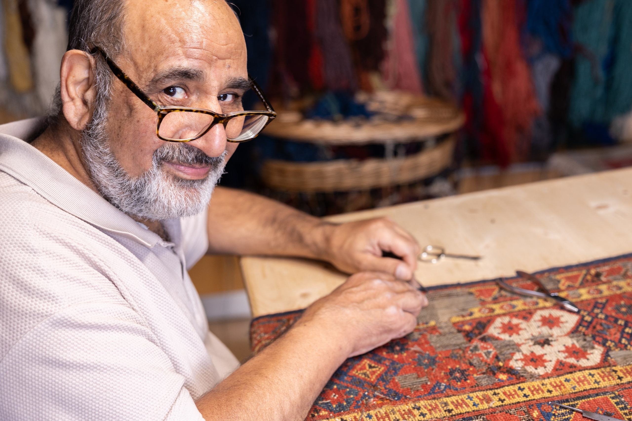 Teppichrestaurator, Salzburg, 2024. Guzel Kolobova| Fotografin| Salzburg