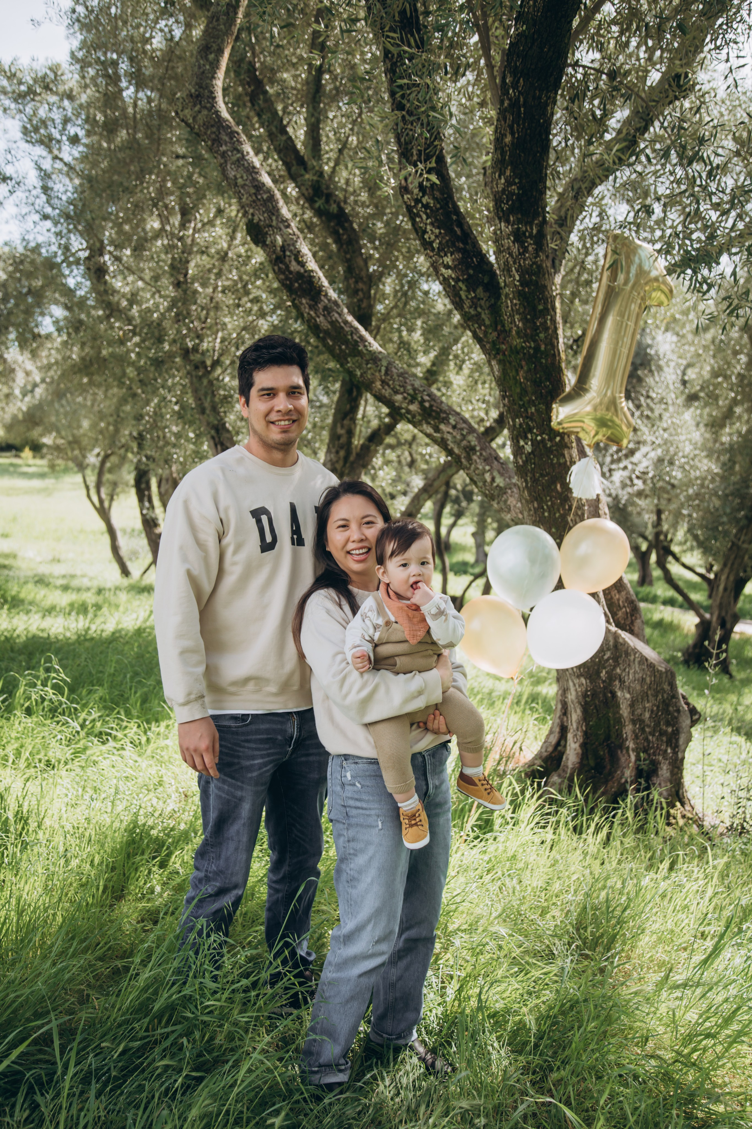 Family in nature. Family and children’s lifestyle photographer Elena Tumanova