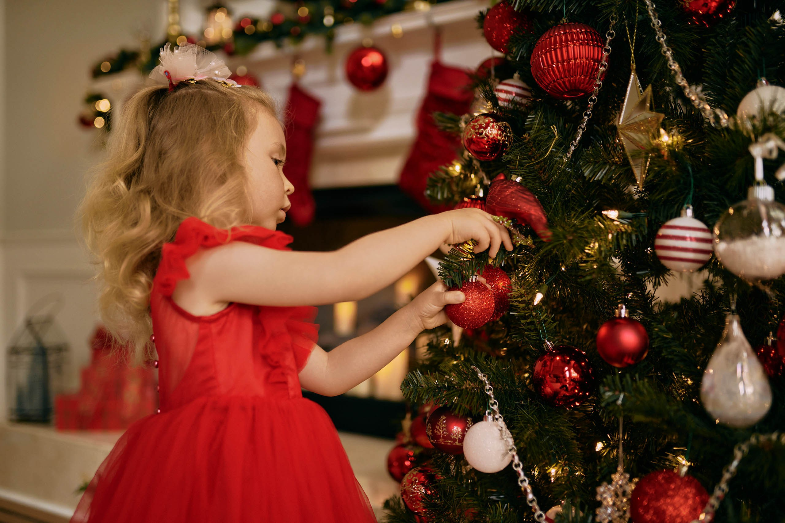 Christmas Home Family Session in the Bay Area — Cozy Lifestyle Holiday Photography in Palo Alto & Los Altos. Bay Area Life | Event, Wedding & Commercial Photography Agency