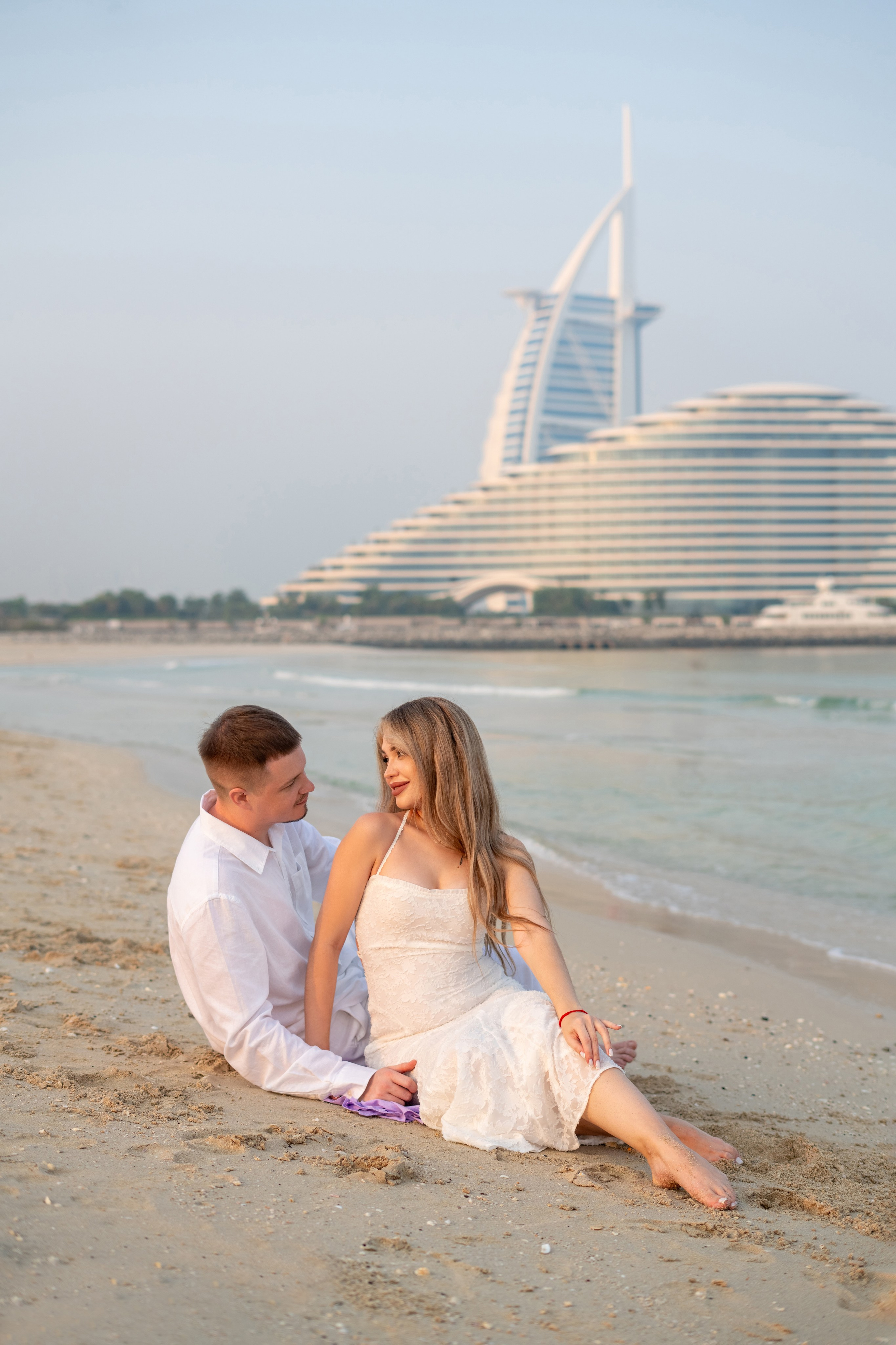 Sea breeze and kisses. Angela Iakovleva — Family Photographer in Dubai