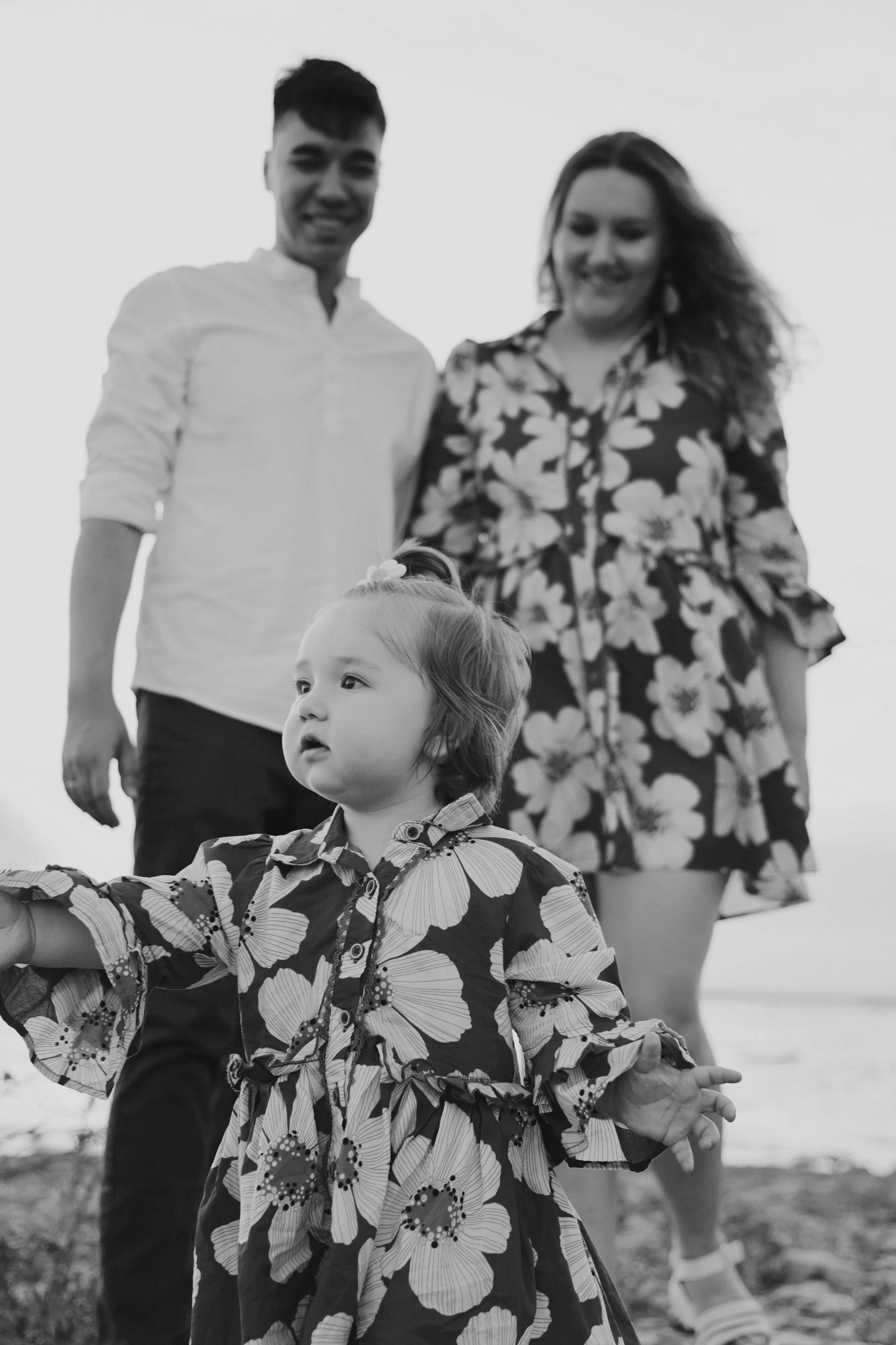 Baby Family Photoshoot – Outdoor Family Photography with Infant or Toddler. Lana Petrychenko — Portrait & Family Photographer. Valencia, Spain