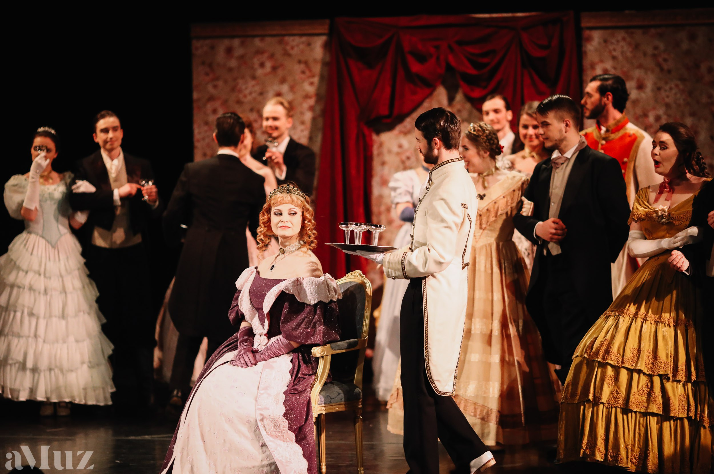 Opera Łąkowa. Fotograf Ślubny Warszawa - Sesje Biznesowe Rodzinne Eventy