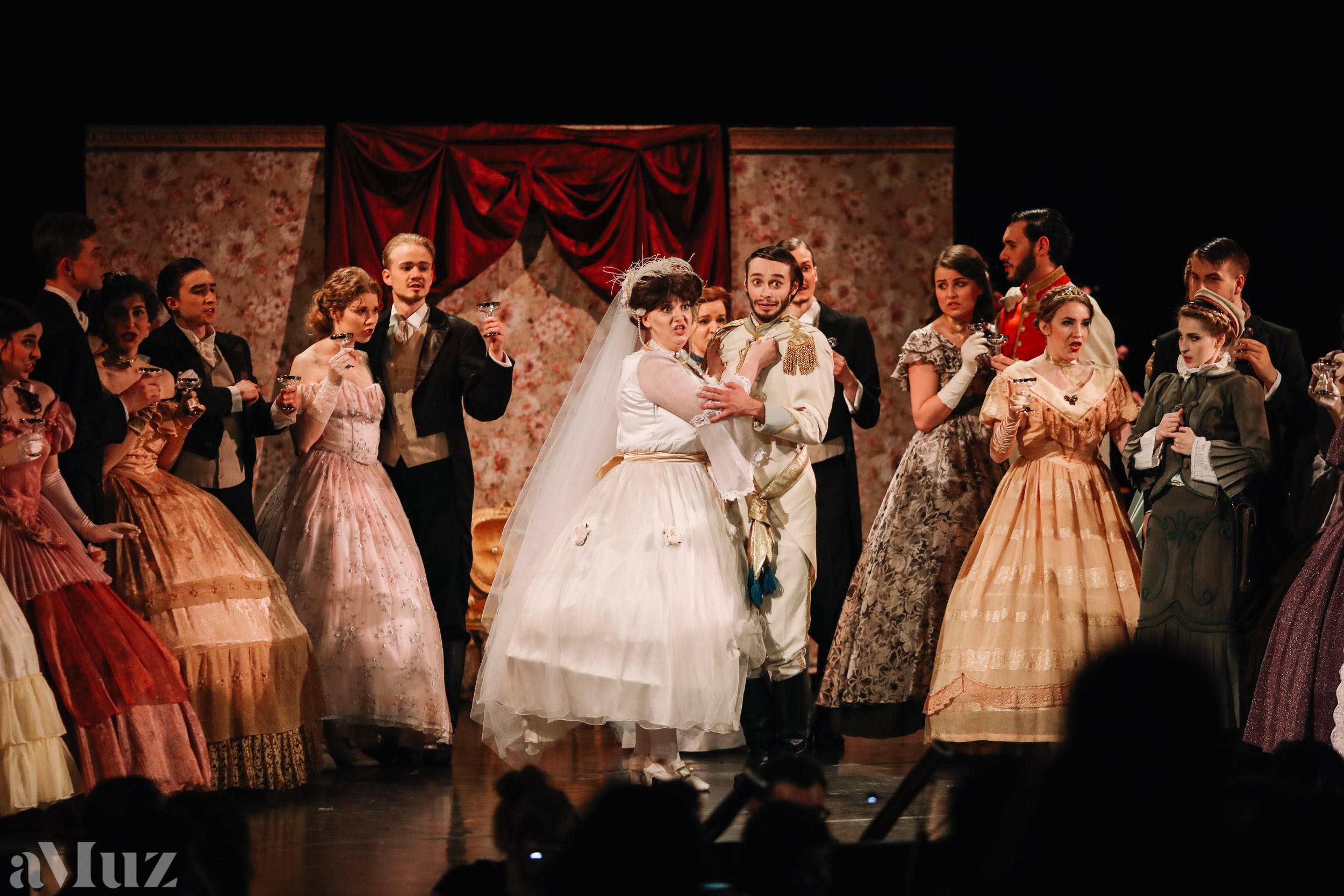 Opera Łąkowa. Fotograf Ślubny Warszawa - Sesje Biznesowe Rodzinne Eventy