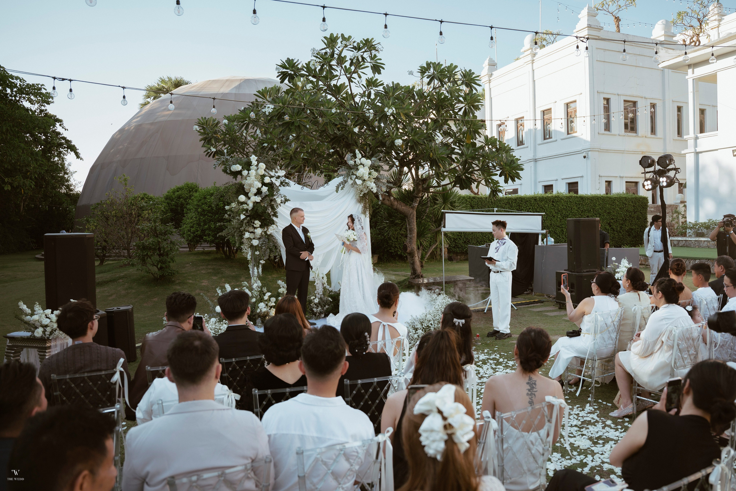 ALEX & NICOLE. WEDDING PHOTOGRAPHER IN VIETNAM