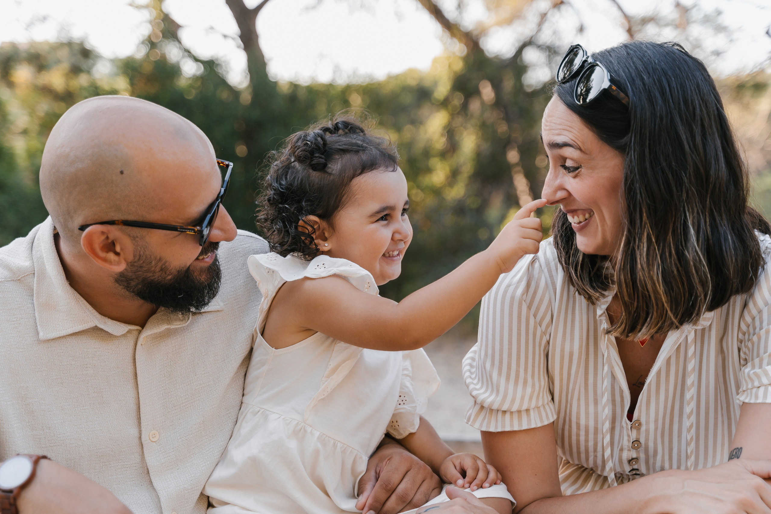 Rebeca, Roman y Laia. Fotógrafa de bodas y familias en España, Valencia: Nadia ProFoto