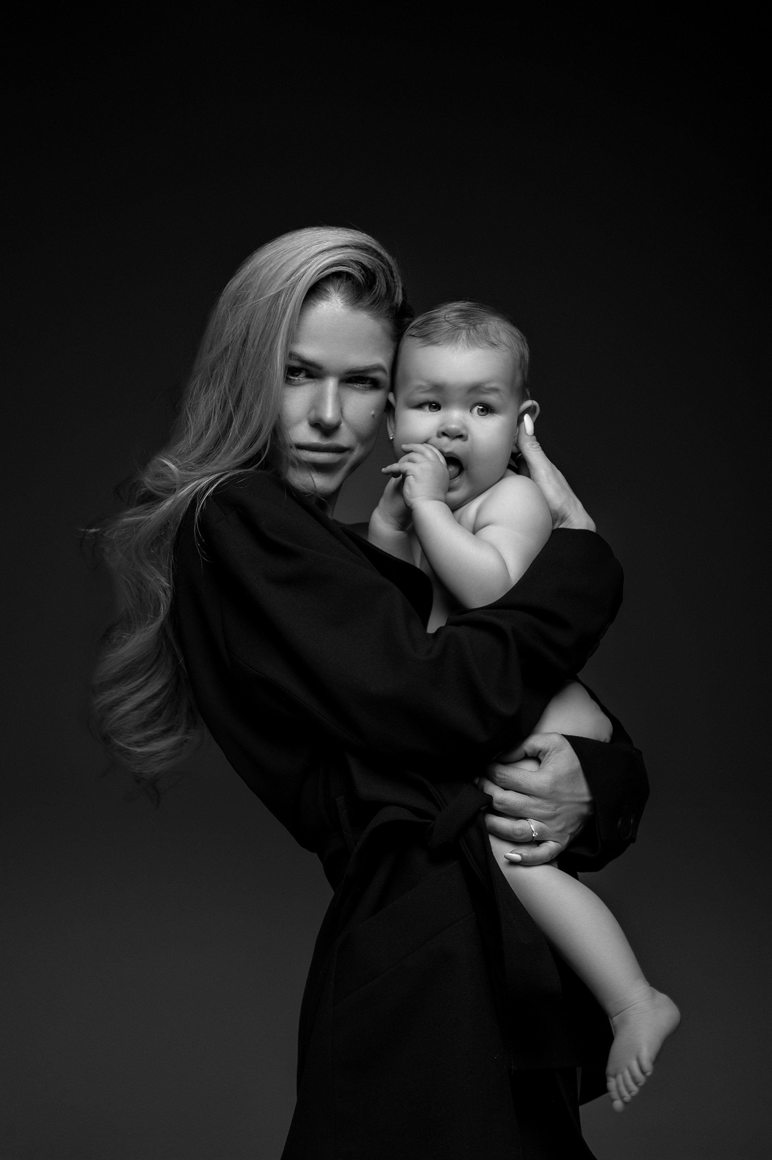 Veronika & Izabela. Krása tehotenstva v objektíve — Maria Milosovic, tehotenská fotografka