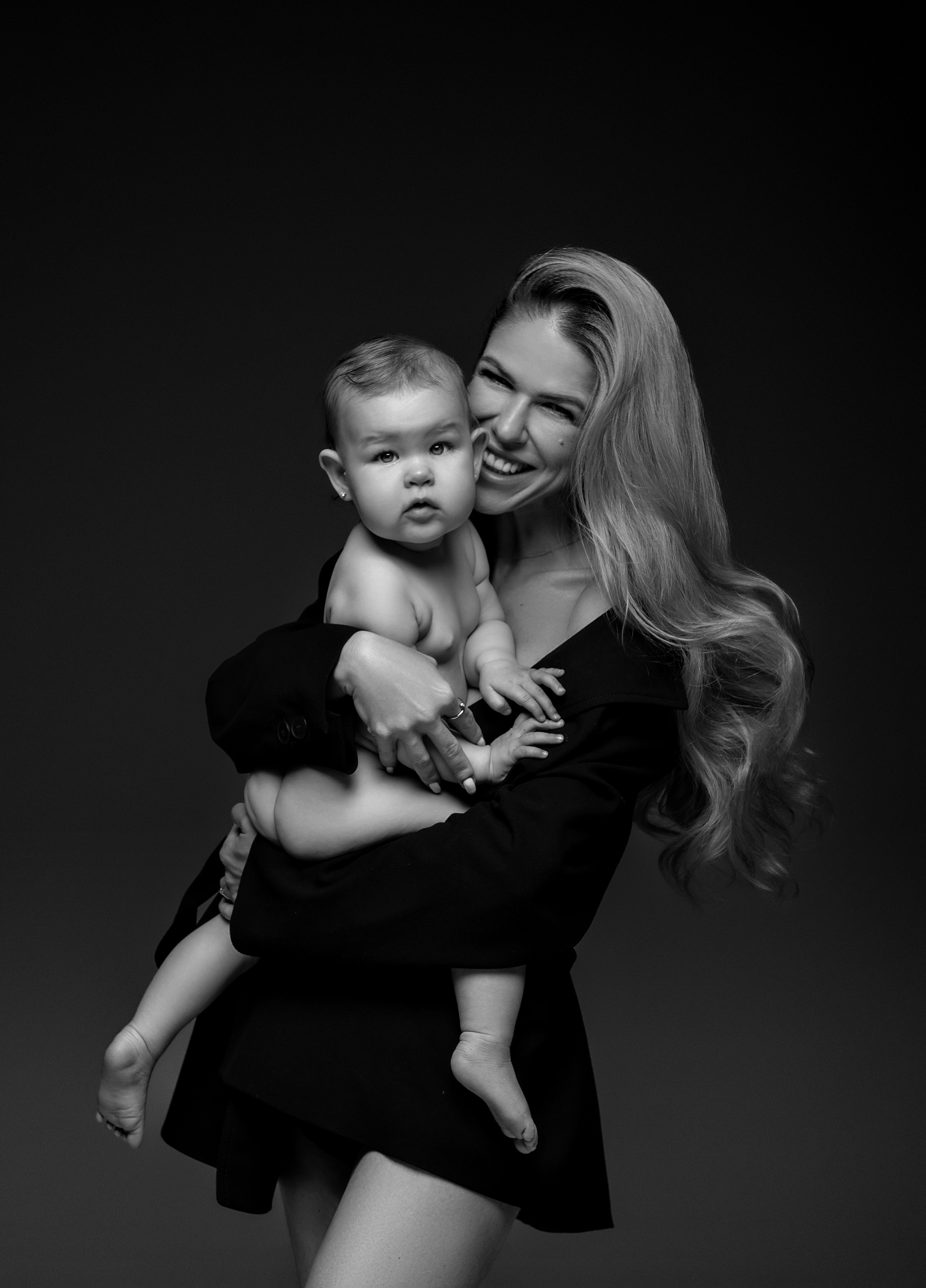 Veronika & Izabela. Krása tehotenstva v objektíve — Maria Milosovic, tehotenská fotografka