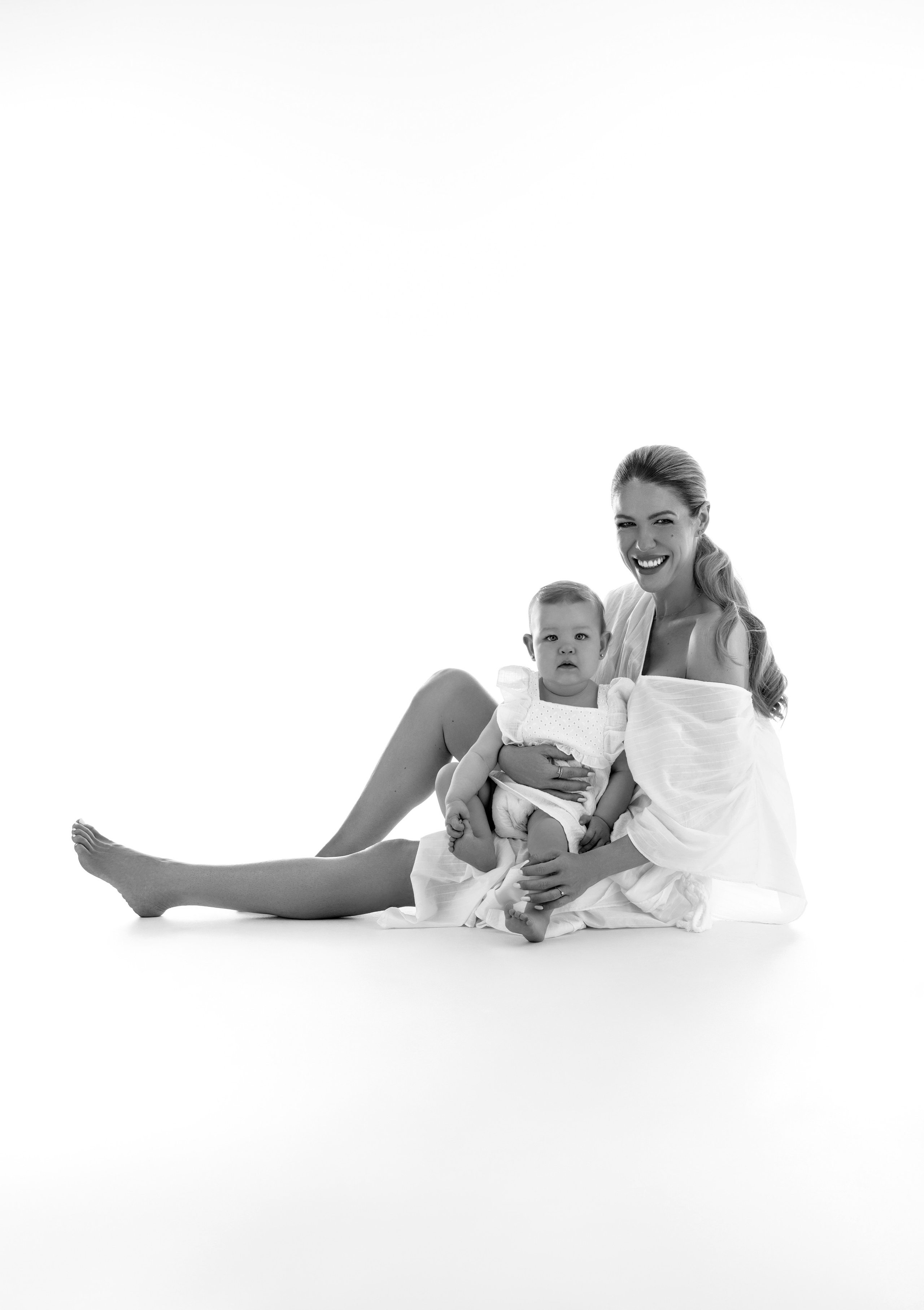 Veronika & Izabela. Krása tehotenstva v objektíve — Maria Milosovic, tehotenská fotografka