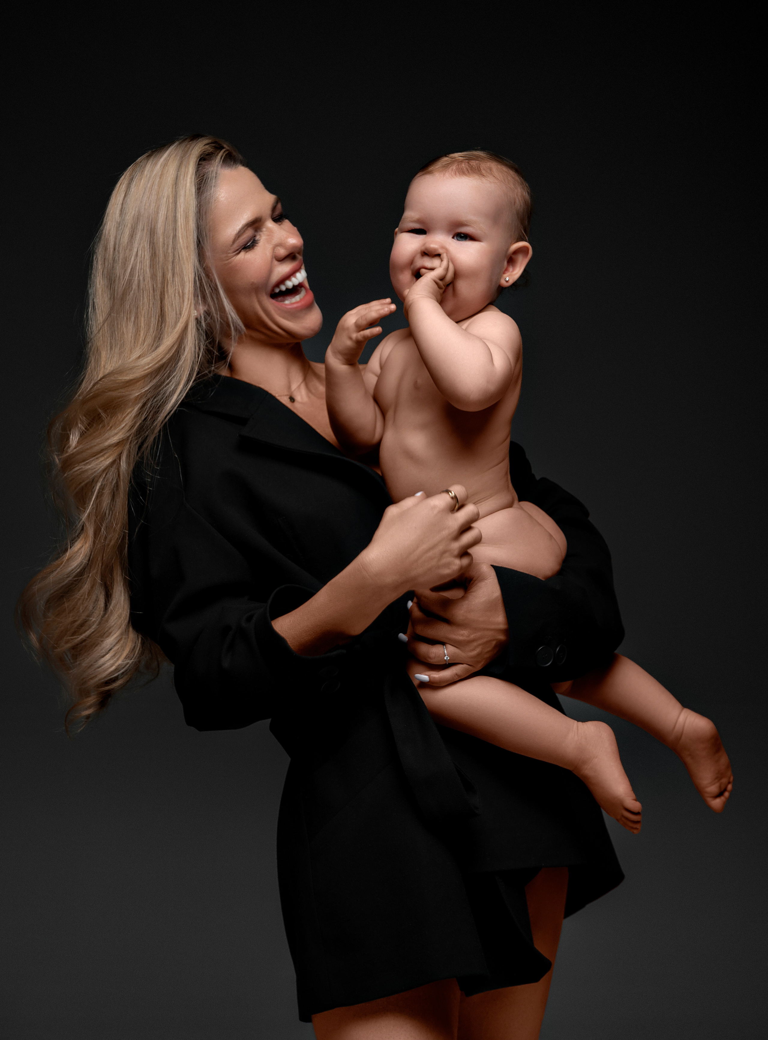 Veronika & Izabela. Krása tehotenstva v objektíve — Maria Milosovic, tehotenská fotografka