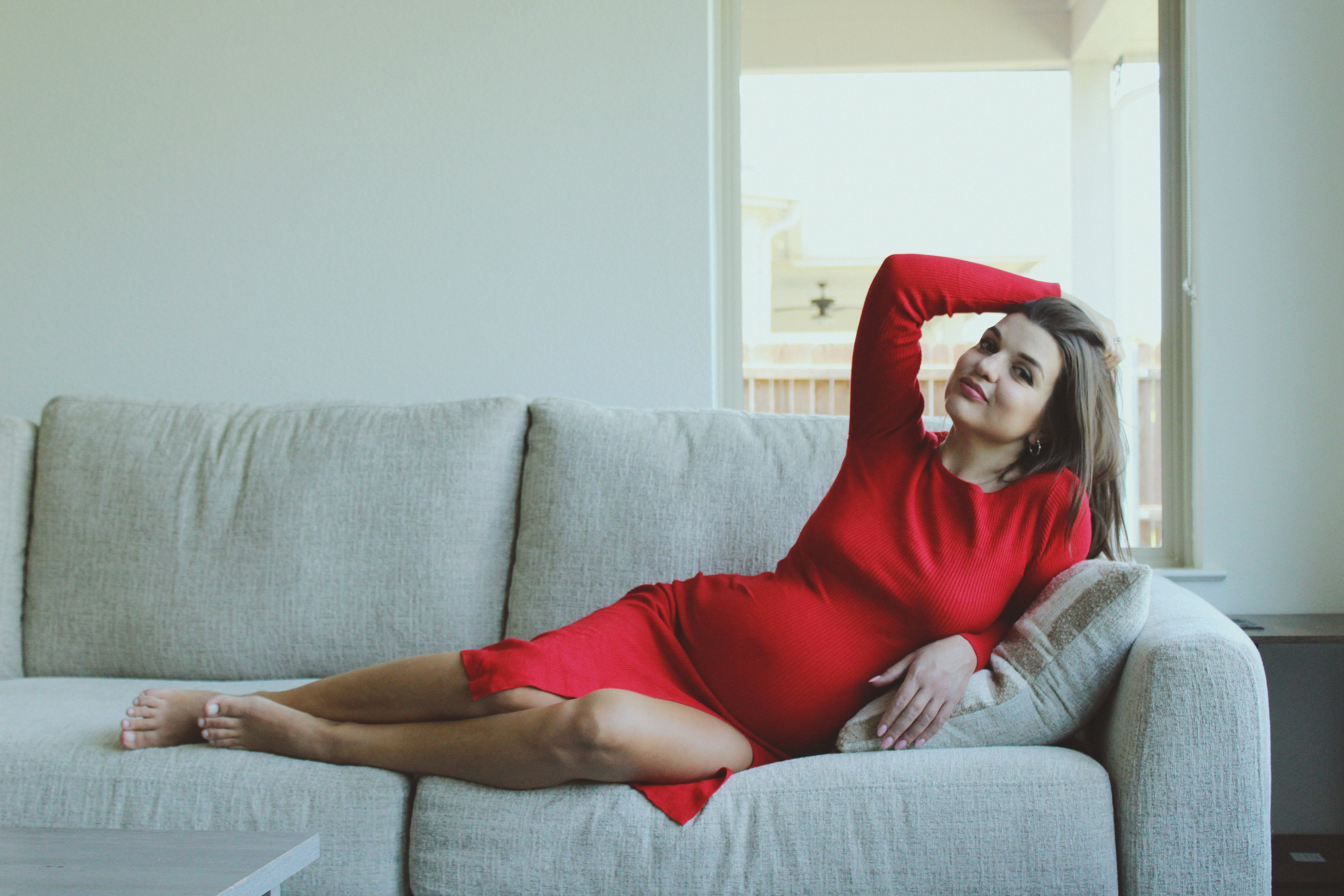 Maternity, Family & Pregnancy Photoshoot at Home. Lana Petrychenko — Portrait & Family Photographer. Valencia, Spain