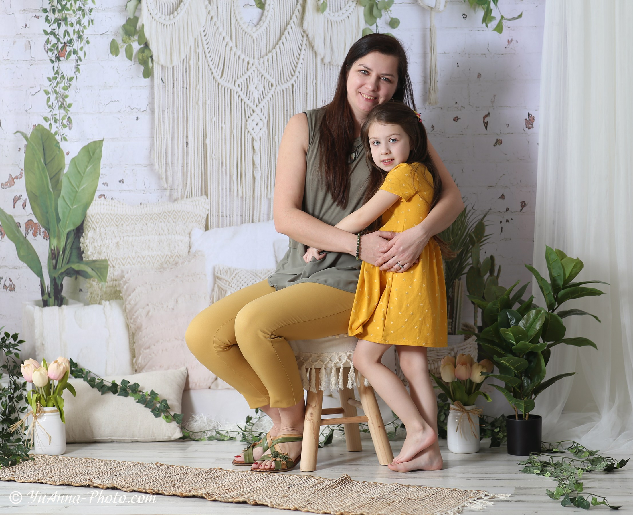 STUDIO Photoshoot. YuAnna studio. Family & Kids Photographer in Seattle area, located in