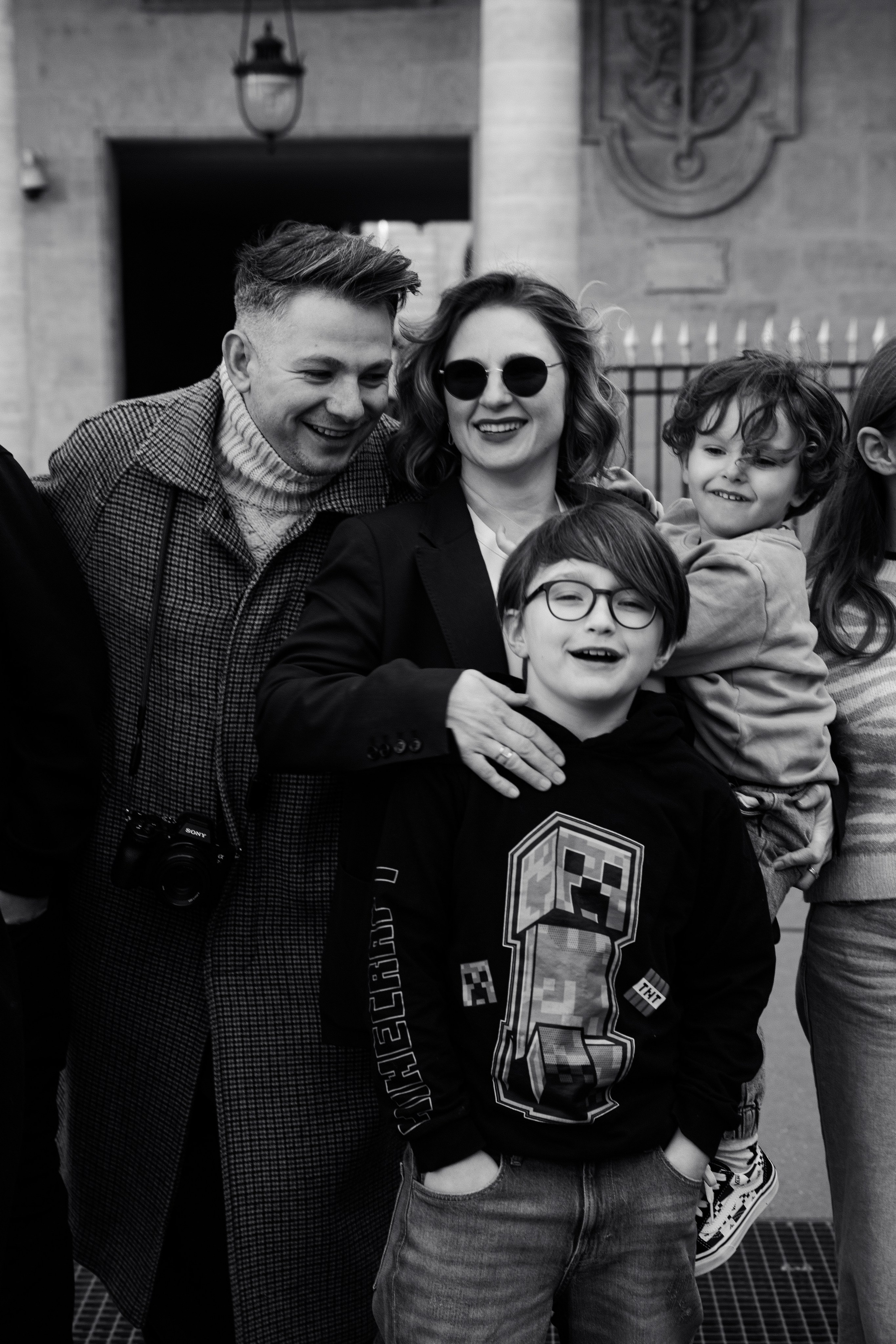 Big Family Photoshoot in Paris — Natural & Lifestyle Moments. Paris Wedding Photographer