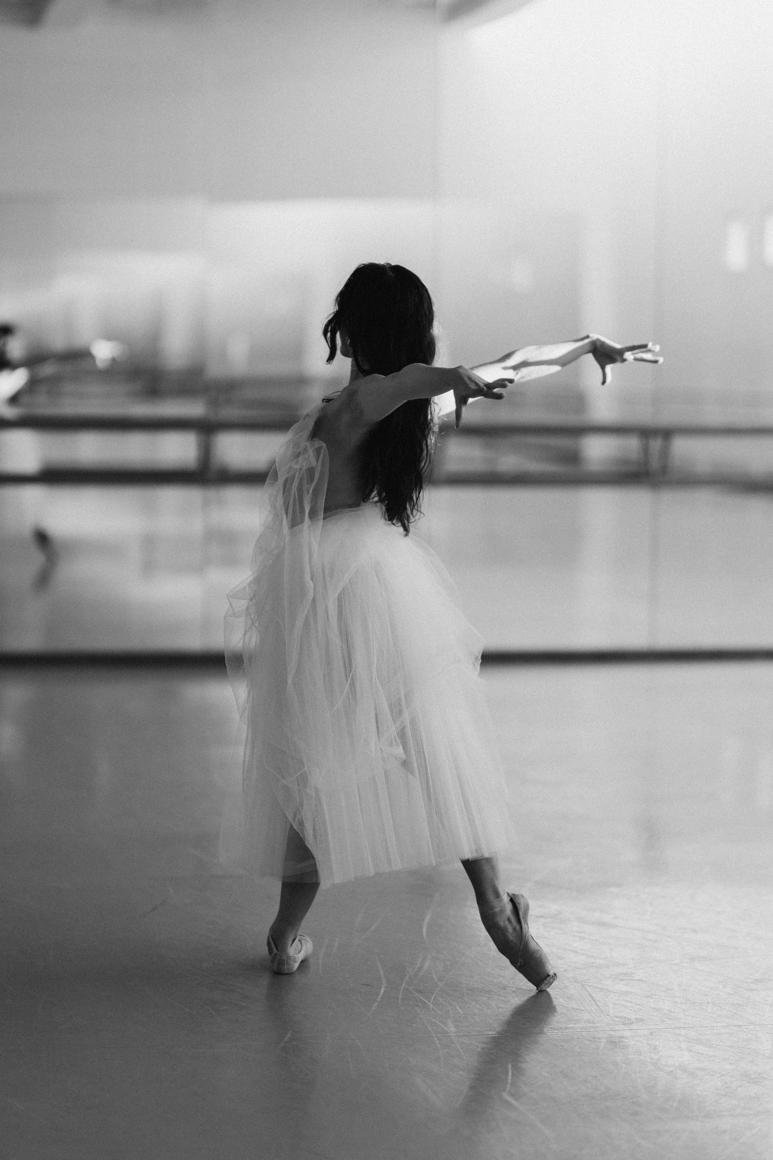 DANCERS. Victoria Olonen – Cinematic Portrait Artist | Helsinki & Europe