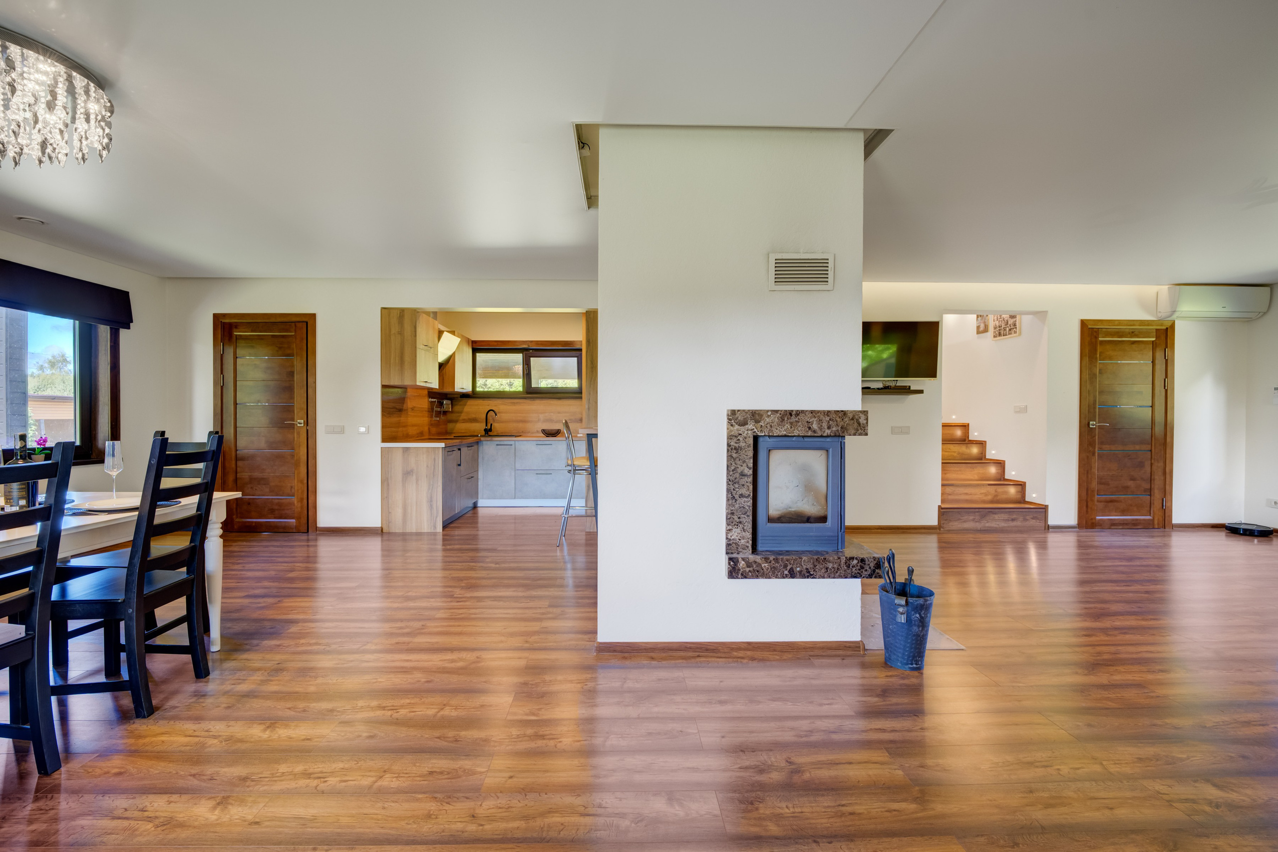 Sadyba Vinliaus r. prie ežero. Elina Sapiega fotografė Vilniuje