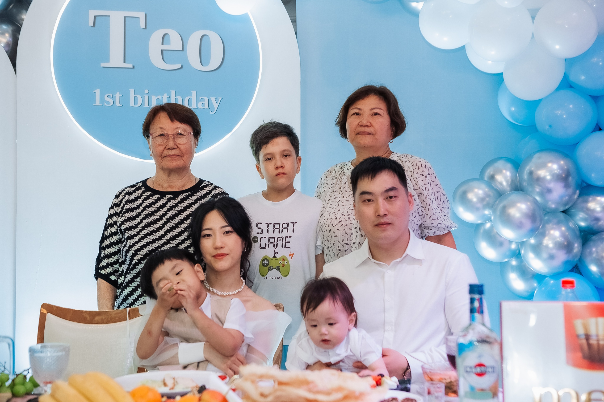 Тео дома и в ресторане. Фотограф беременности, ньюборн и годовасиков в Корее Жанна Хан