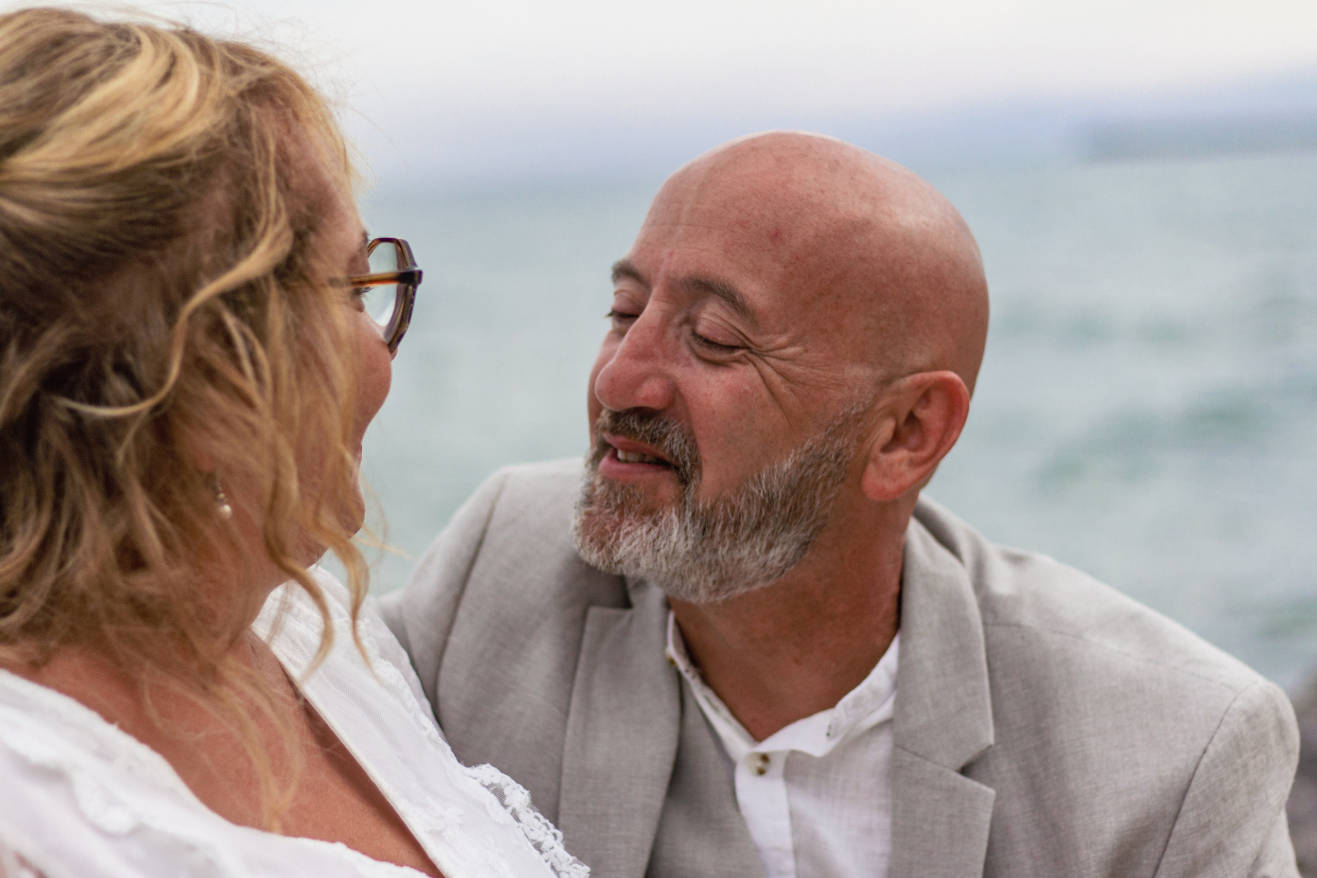 Sylvie & Lilian | Au bord de la mer. Photographe professionnelle à Poitiers, Tours et Châtellerault | Studio photo entre Poitiers et Tours – portraits, familles, entreprises, ma