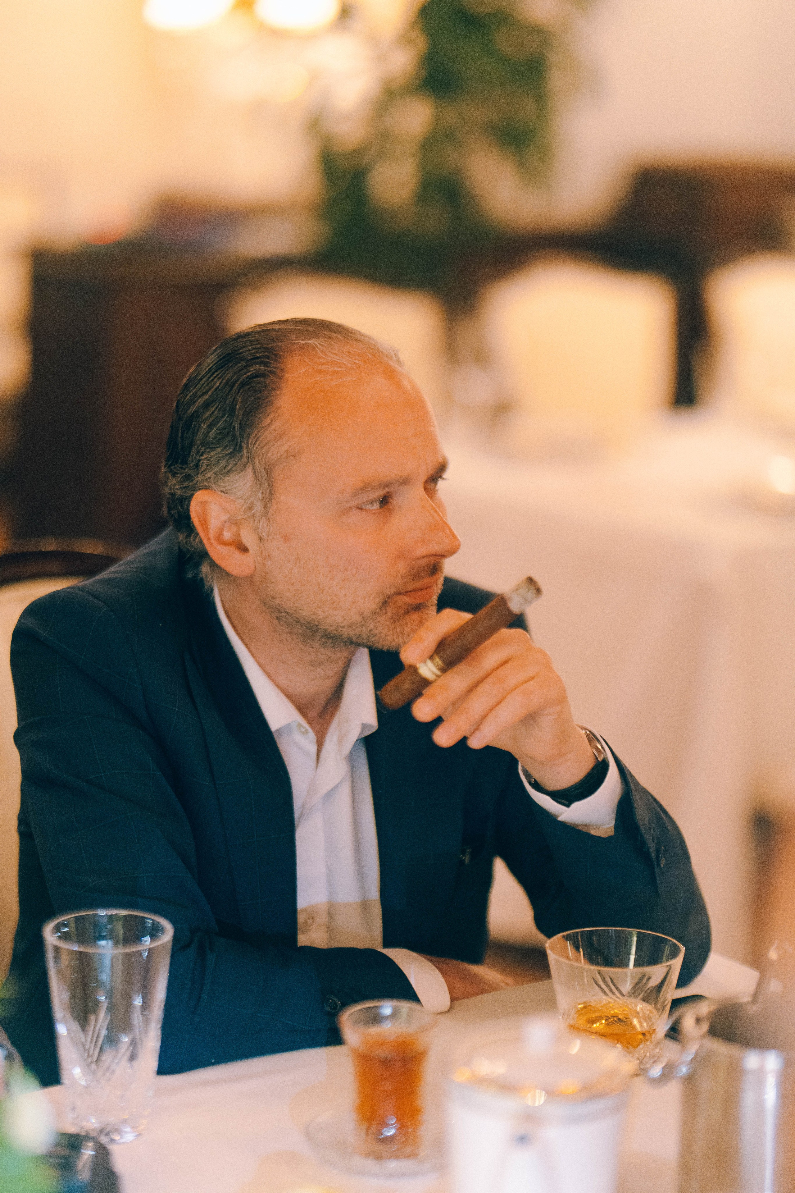 CIGAR CLUB. Wedding&Event photographer Ismail Rzayev in Baku