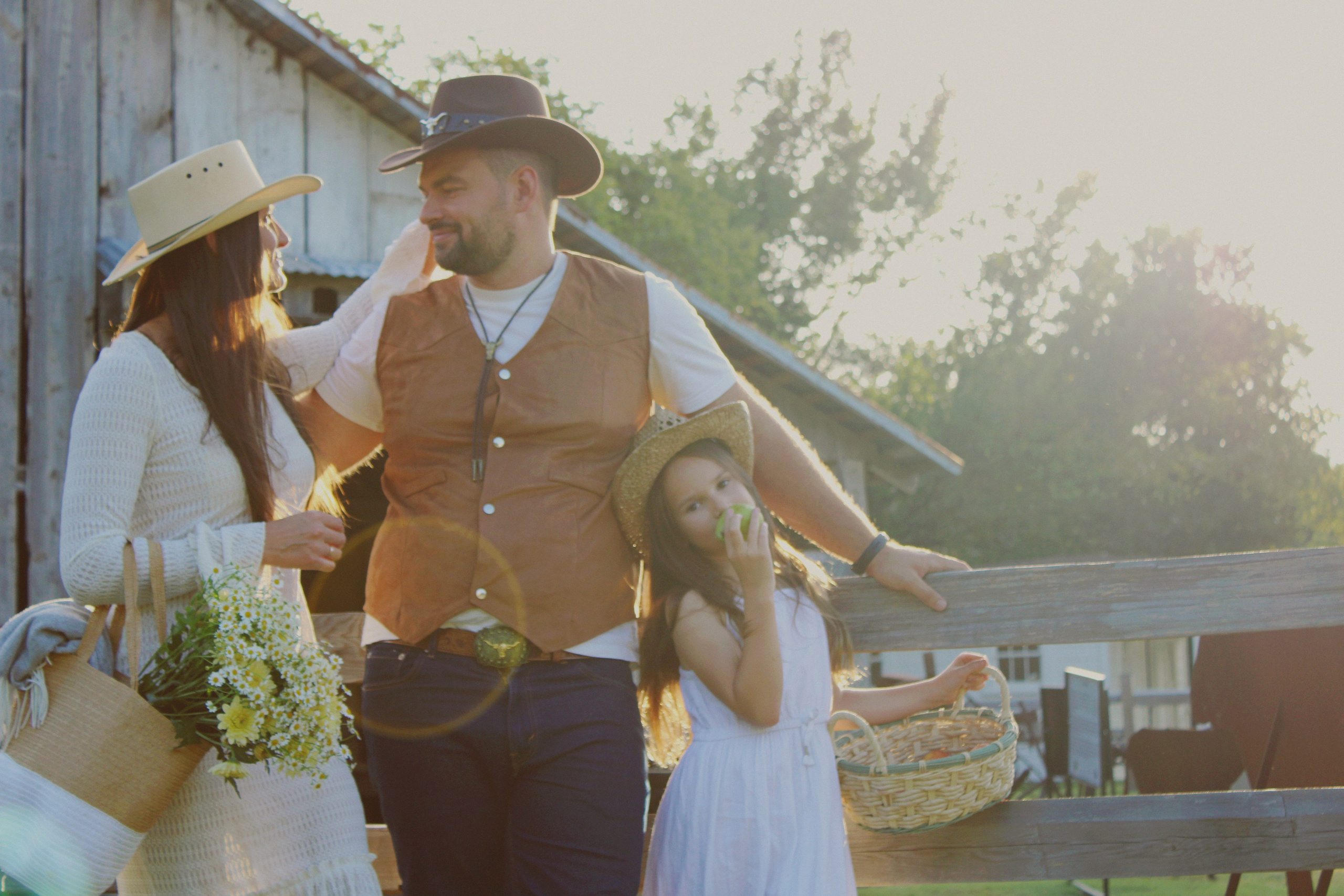 Texas Countryside Family Photoshoot in Cowboy Style. Lana Petrychenko — Portrait & Family Photographer. Valencia, Spain