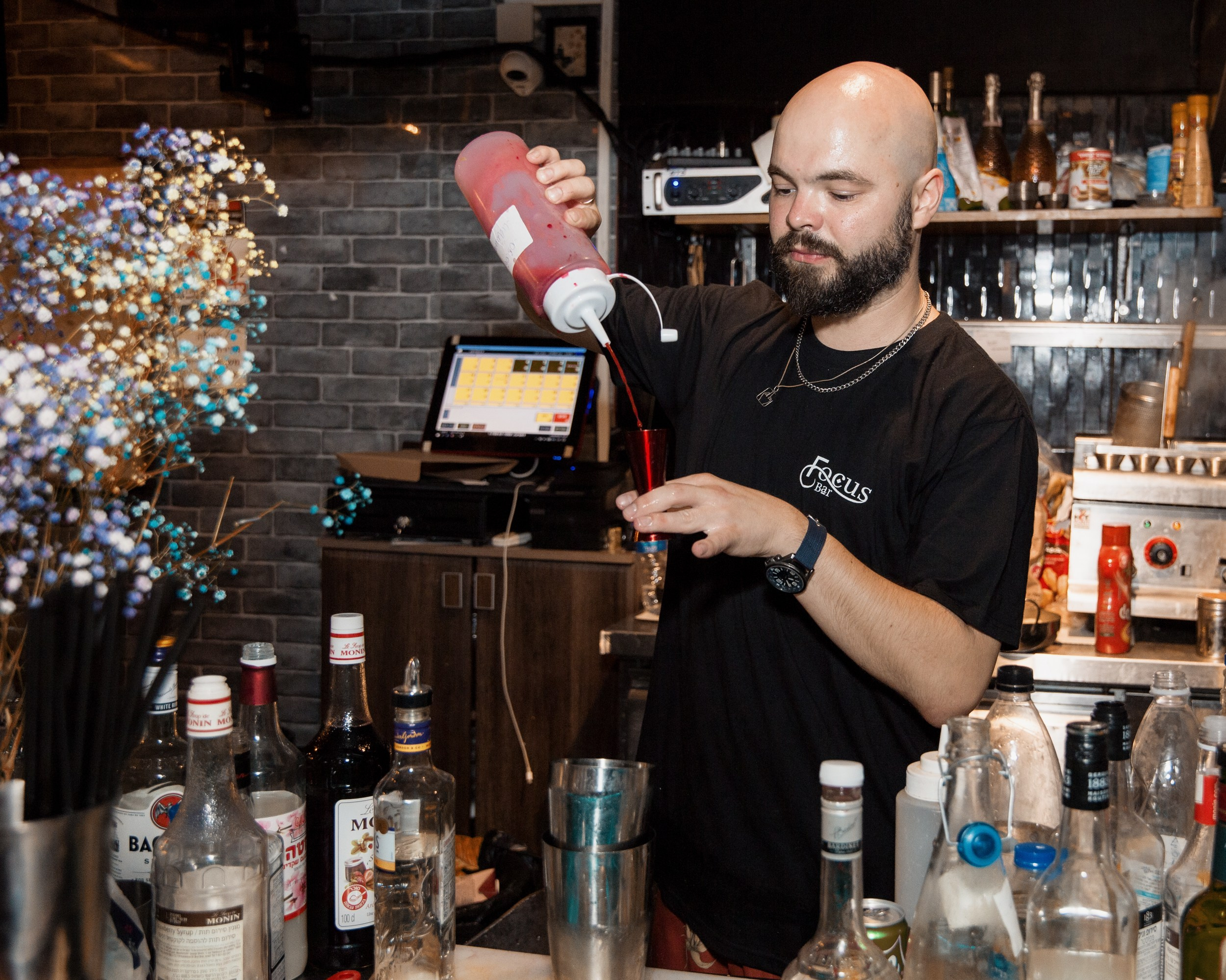 Контентная съемка для бара Focus. Портретный и репортажный фотограф в Израиле Рома Бирман