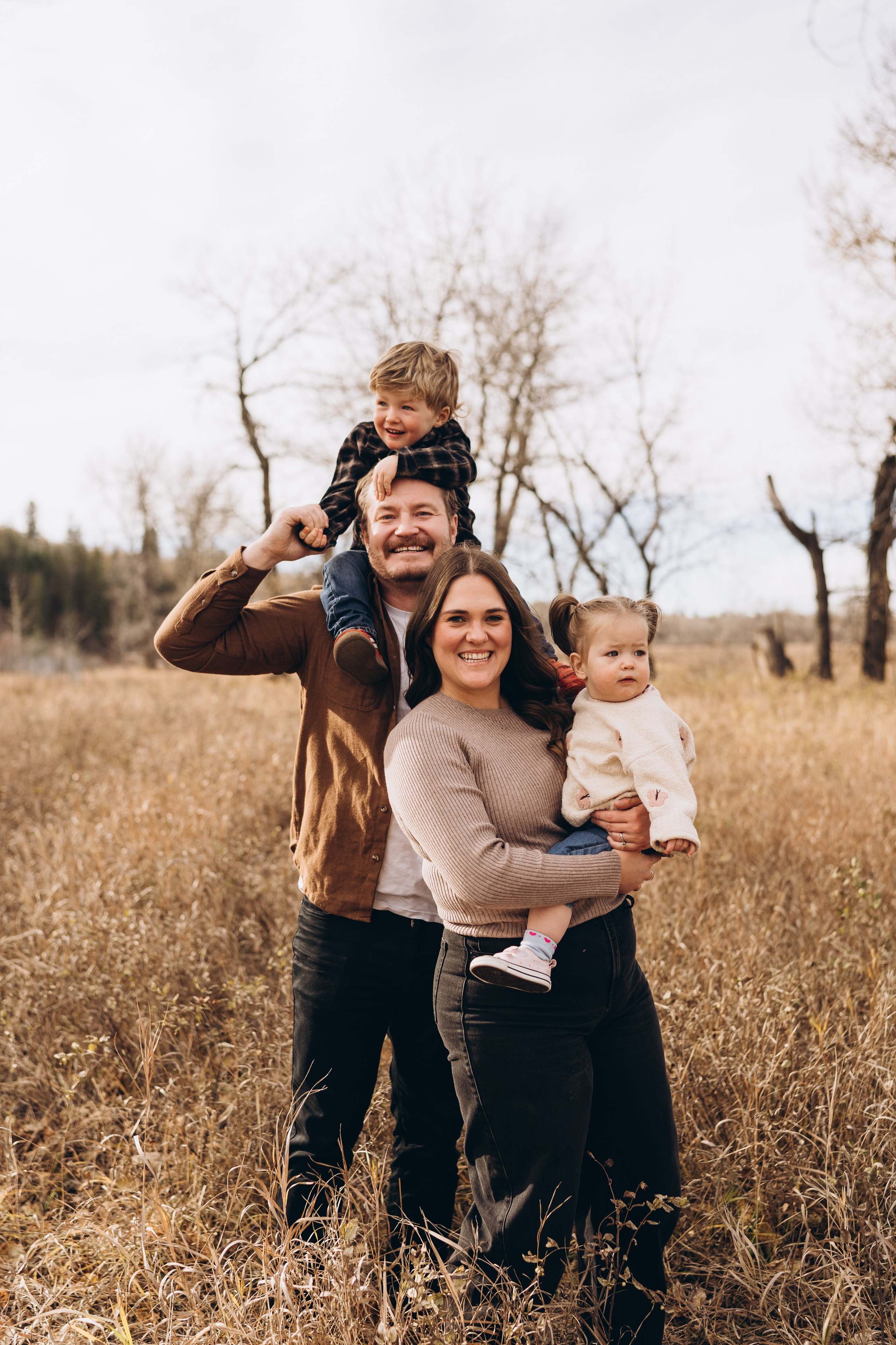 Taryn & fam. Calgary Wedding & Lifestyle Photographer — Yevhen Polishchuk