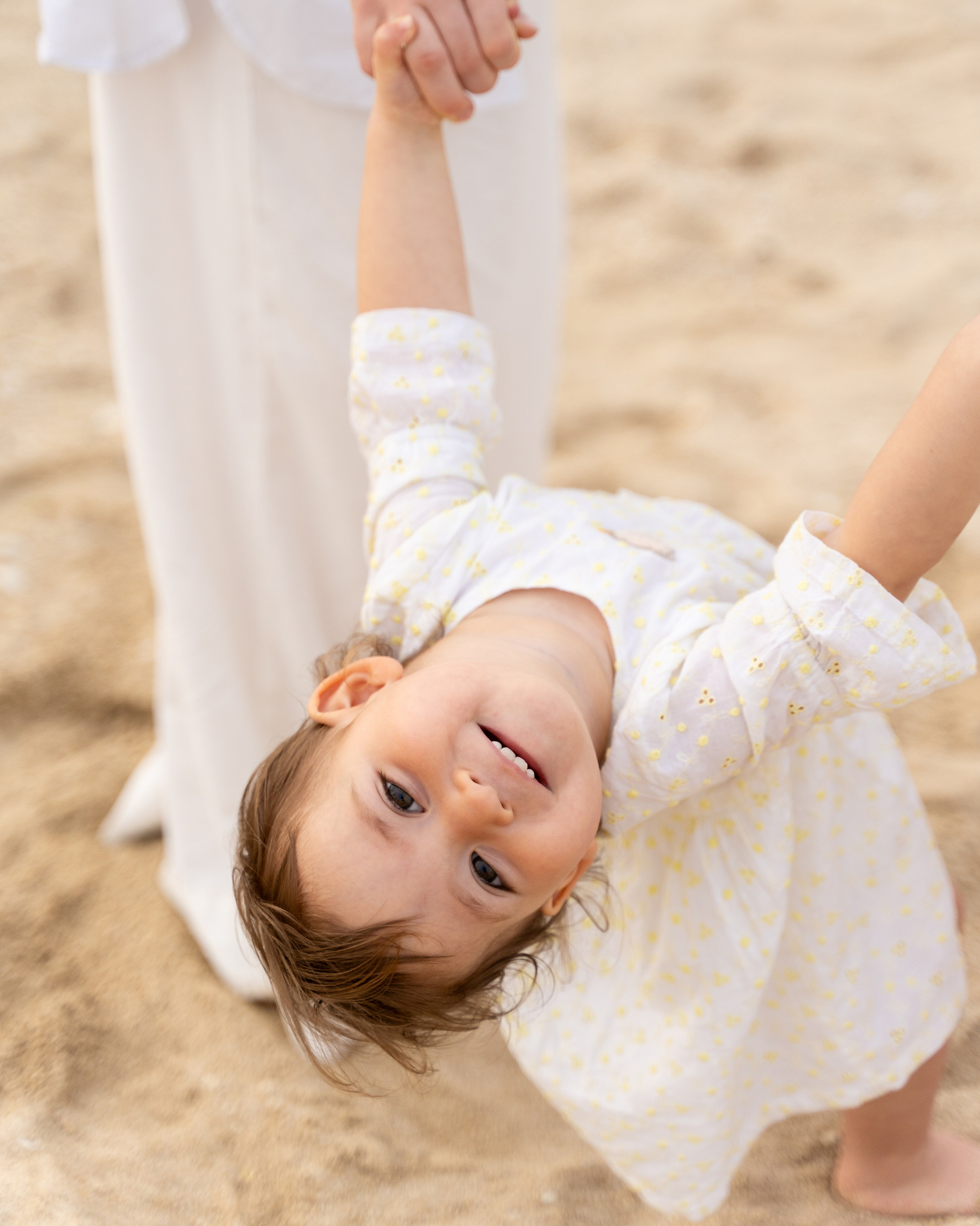 Семья на пляже в Дубае. Фотограф в Абу Даби Марина