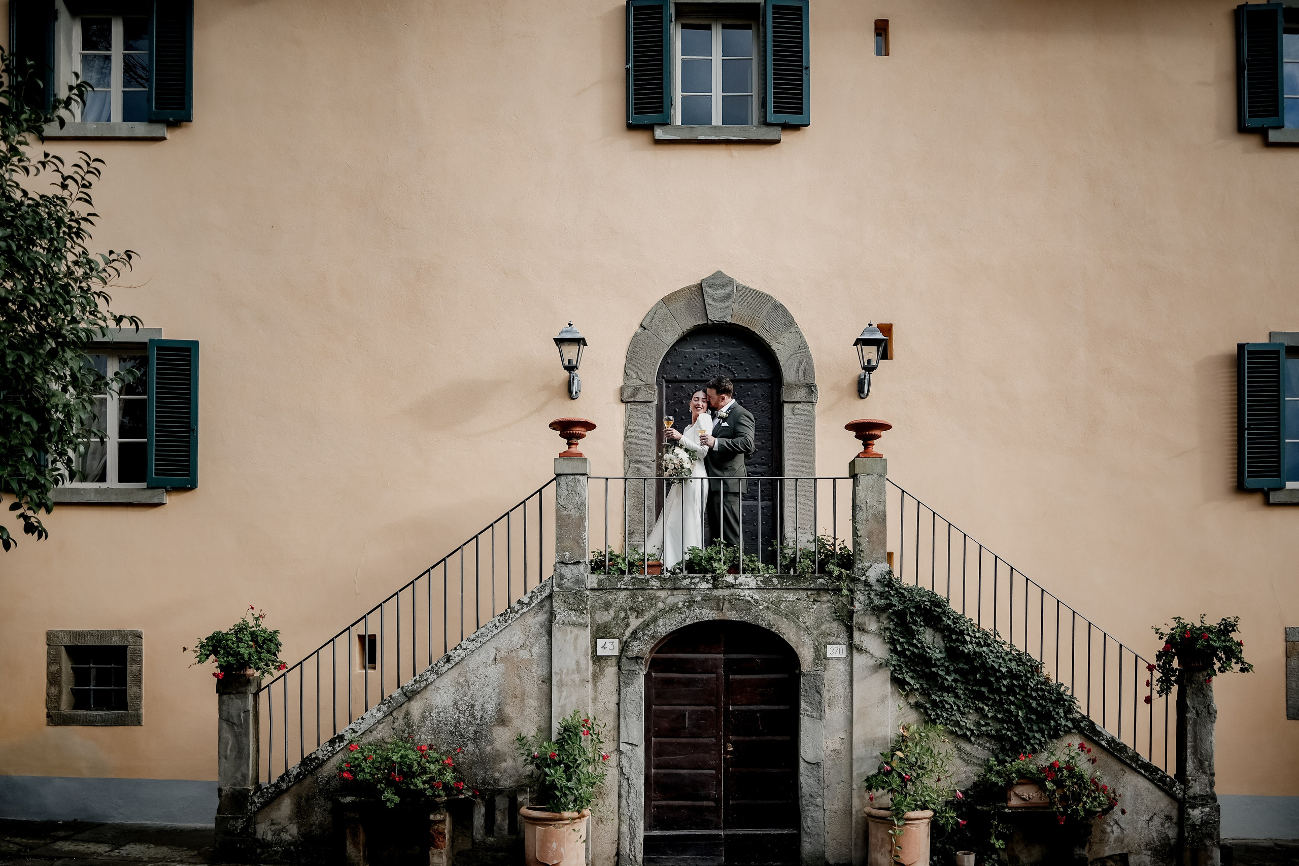 Elopment in Cortona. Villa Falconiere. Wedding Photographer in Italy