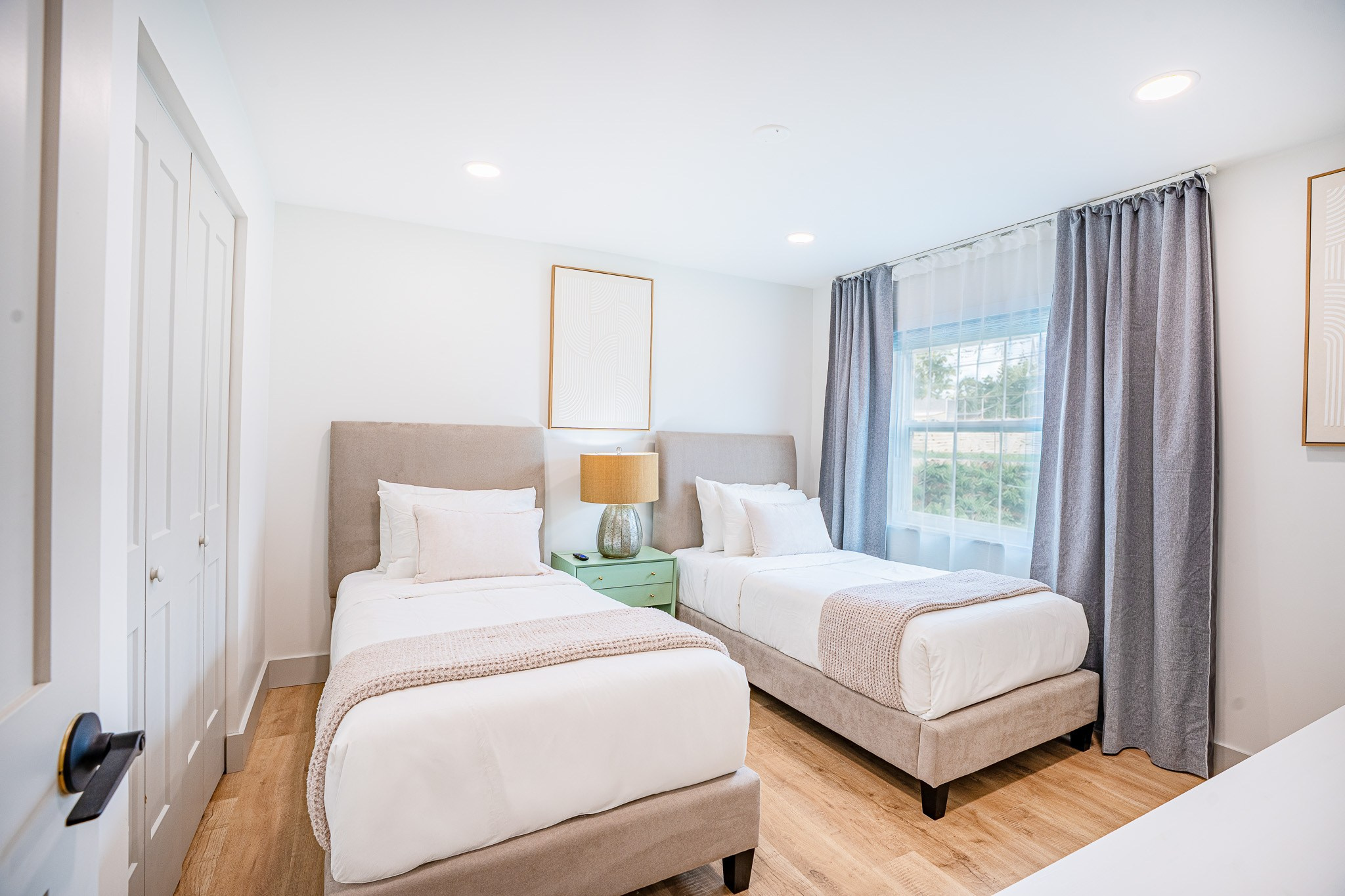 Airbnb: Real Estate 01. Welcome to my video and photo world!
