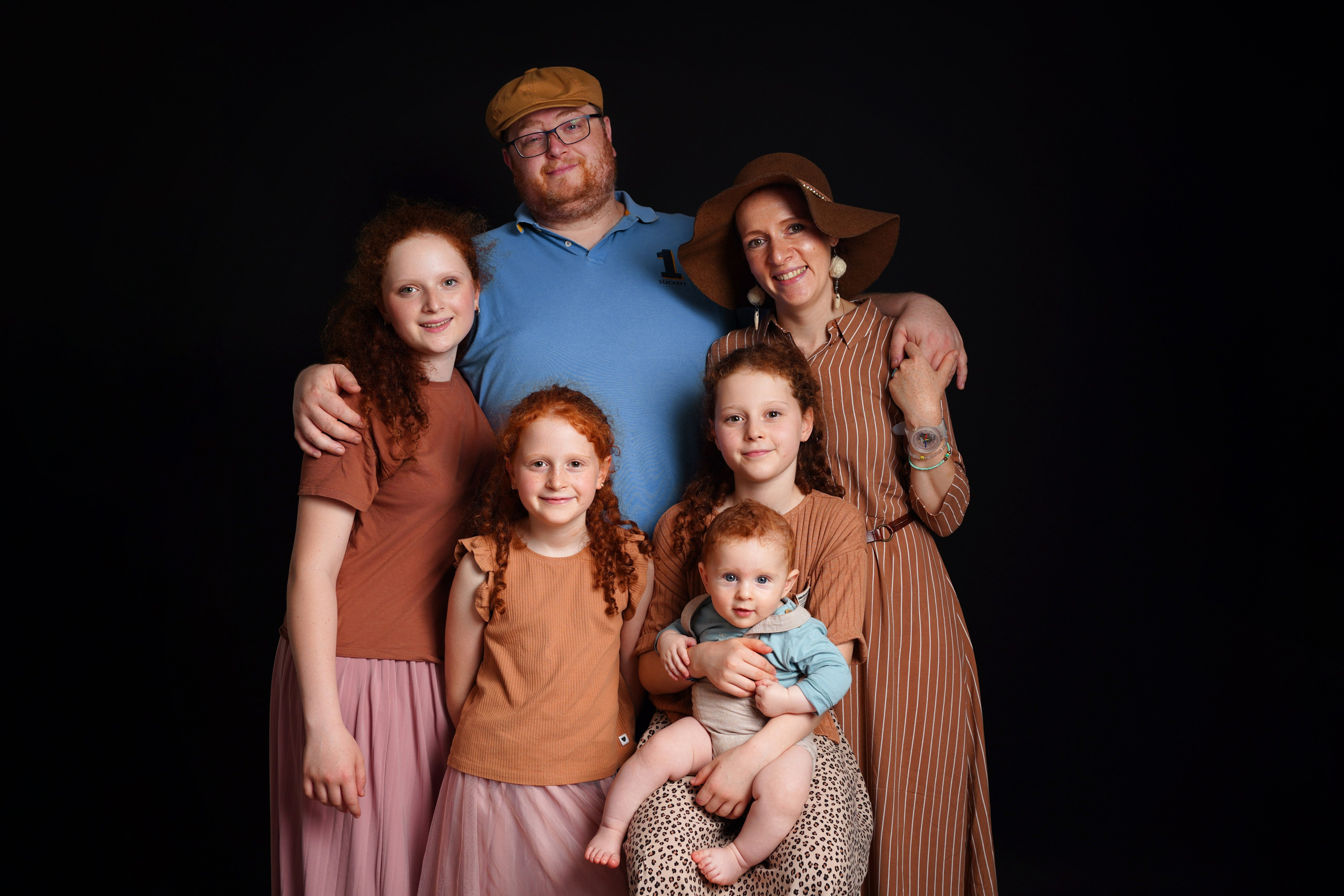 Familienfotoshooting im professionellen Studio. Neugeborenenfotografin und Retoucher in Augsburg Nastassia Schneider