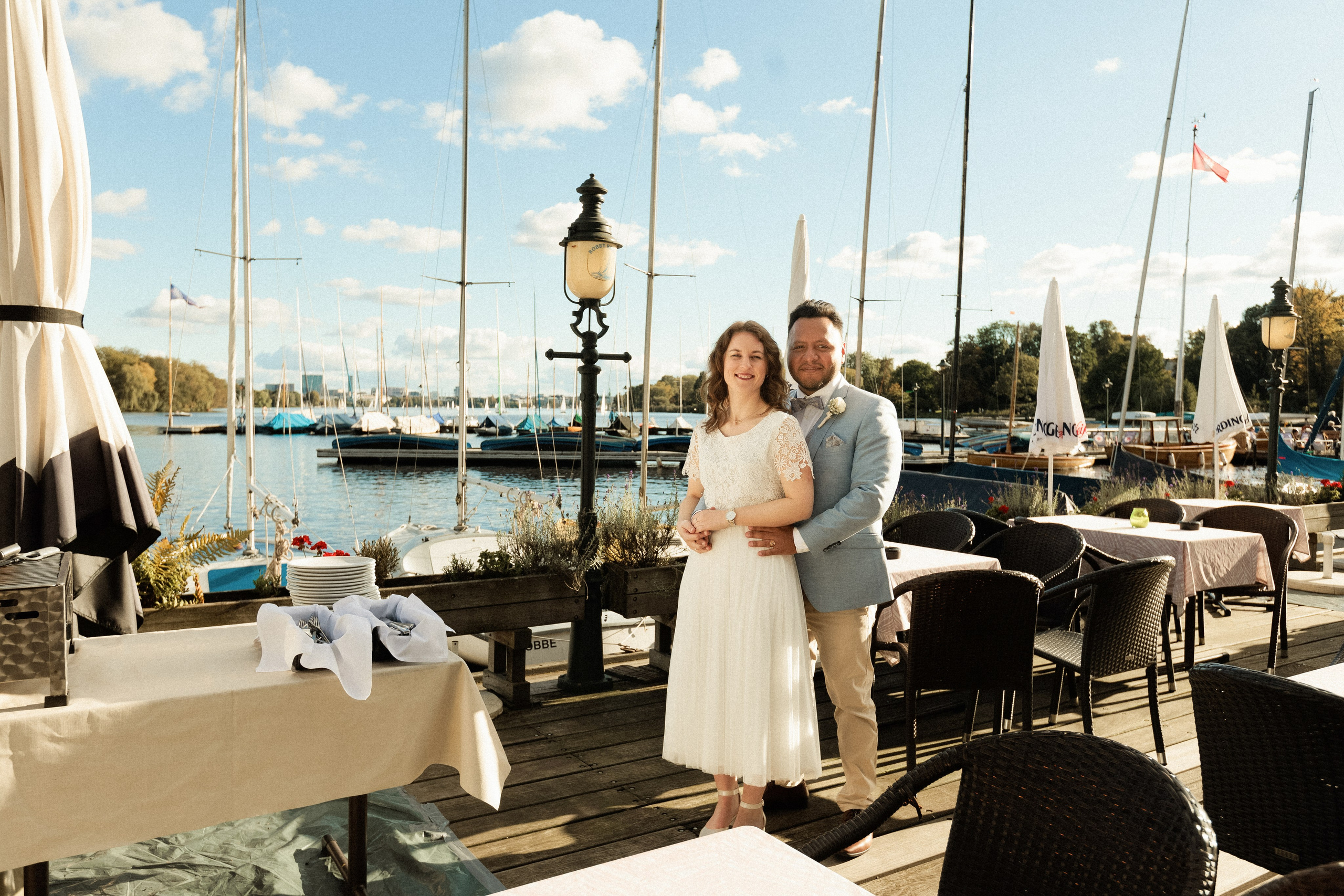 Traumhochzeit im Bobby Reich | Moderne Liebe am Hamburger Alsterufer. Hochzeitsfotograf und Hochzeitsvideograf aus Hamburg | Roka21Film
