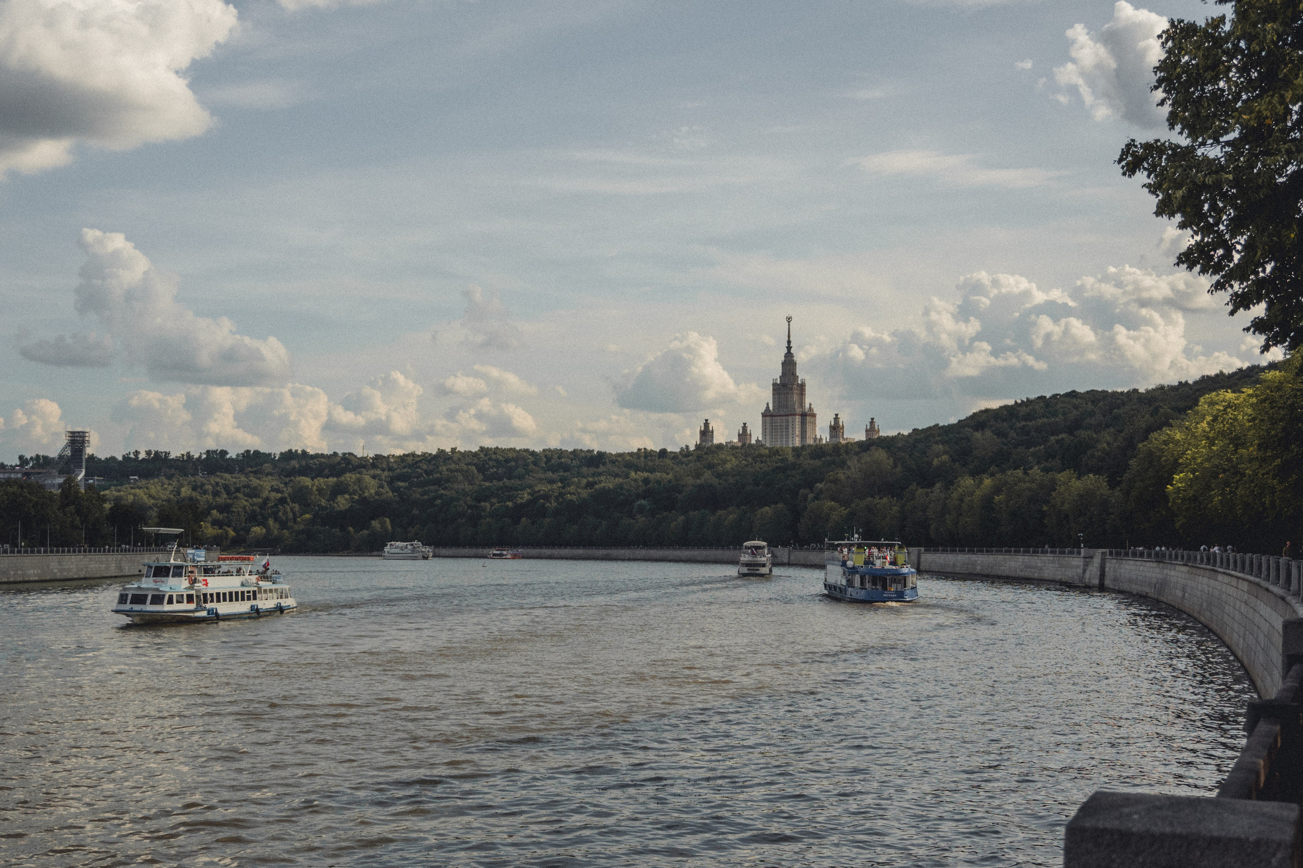 Воробьевы Горы. Photographe sur Cote d’Azur. Portraits de familles, couples, enfants, événements