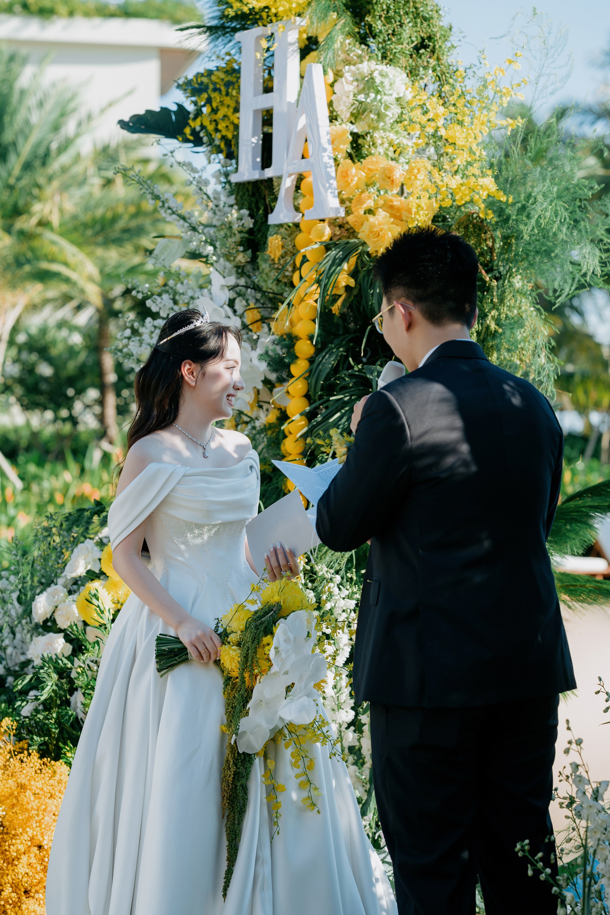 DUC HOANG & HUONG ANH / The Vows. Saigon Wedding Present | Art Beyond Moments