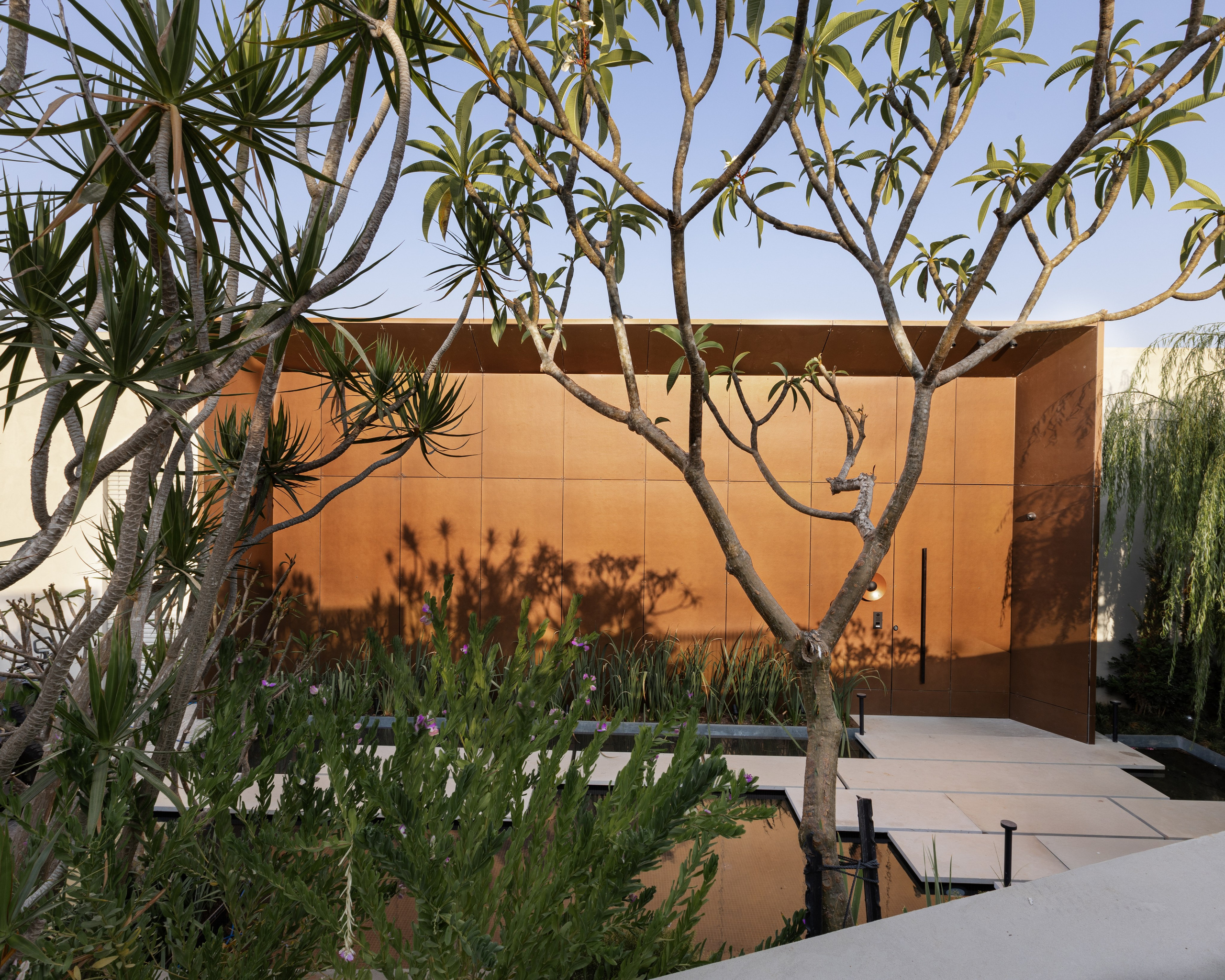 Project by Michele Simeone. Alena | צילום אדריכלות, עיצוב פנים ווידאו