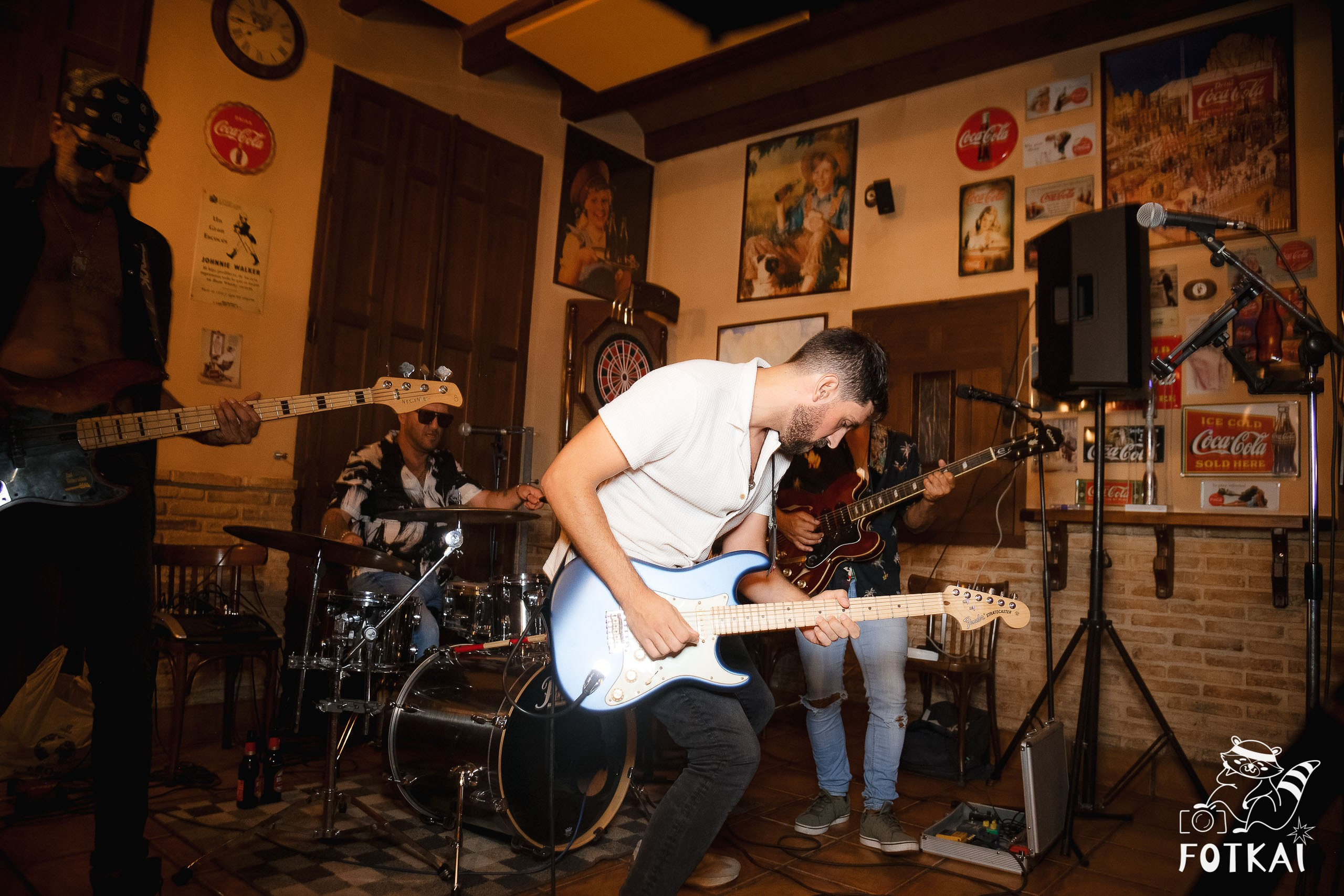 Stones of the Coast en Café Aljibe Rojales: Reportaje fotográfico 30.08.25 | FOTKAI