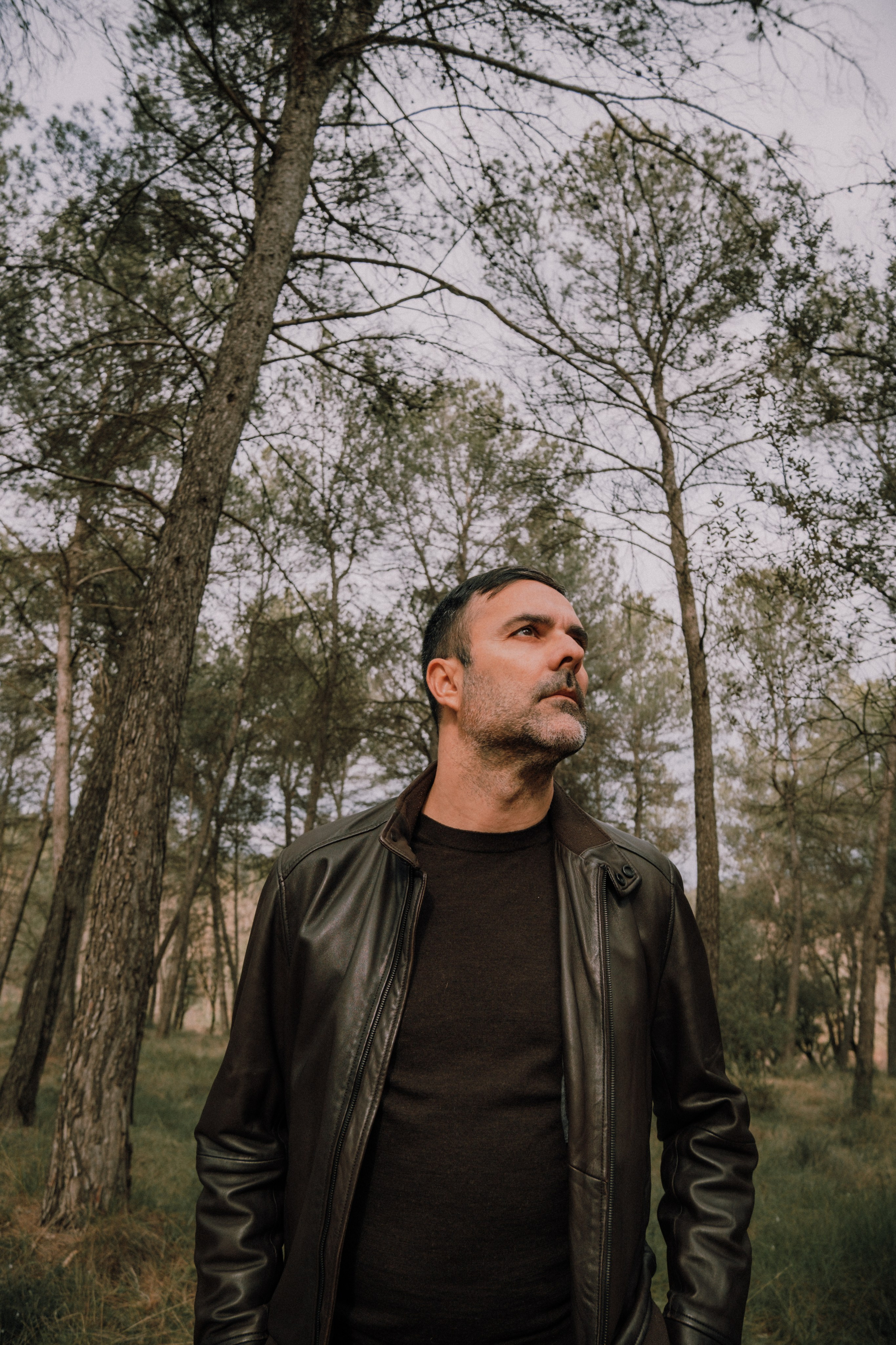 Sesión familiar en el bosque. Fotografía profesional en Calafell - Elena Medvedeva