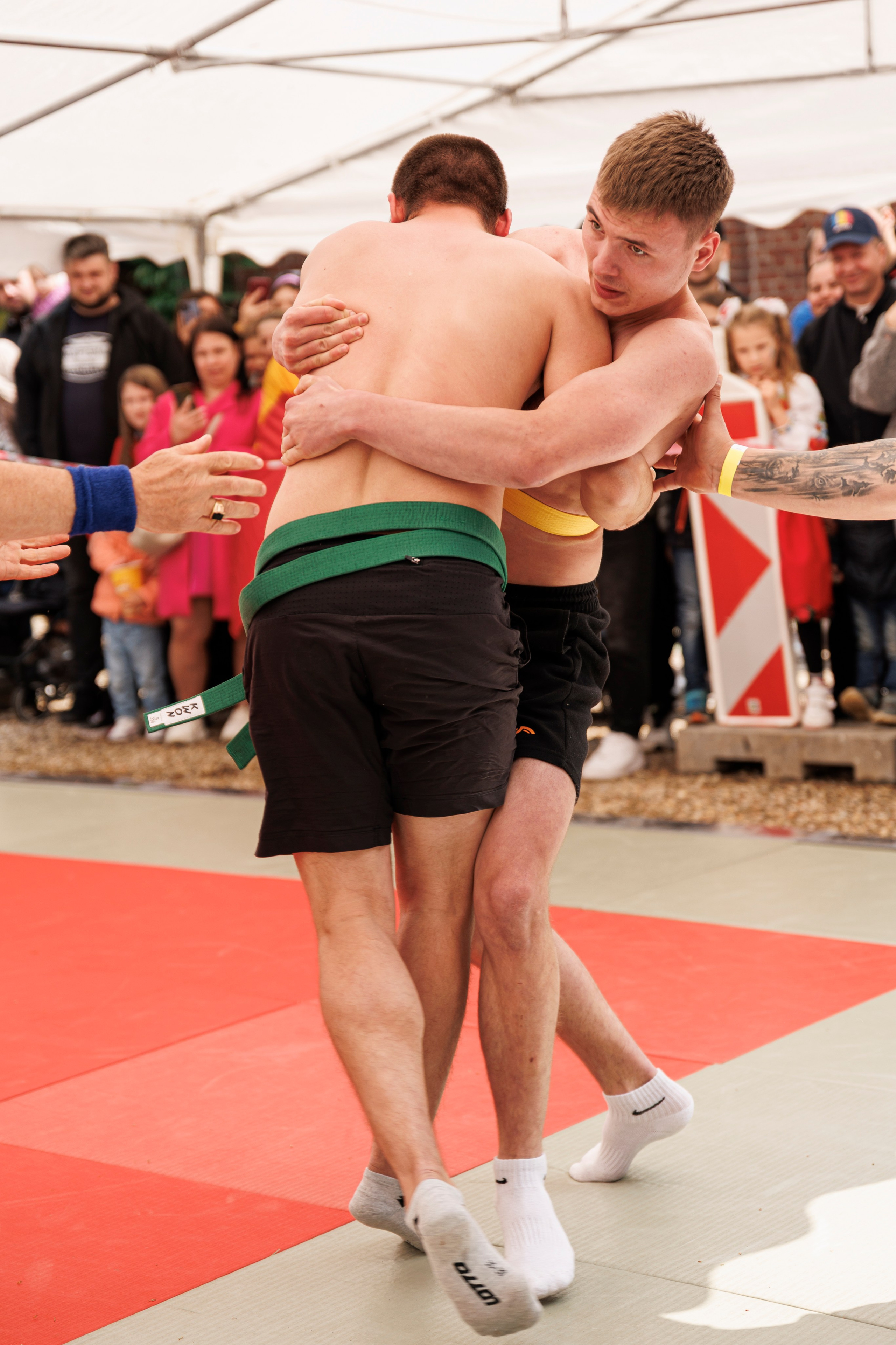 Hora Dorului 2025. Dienstleistungen