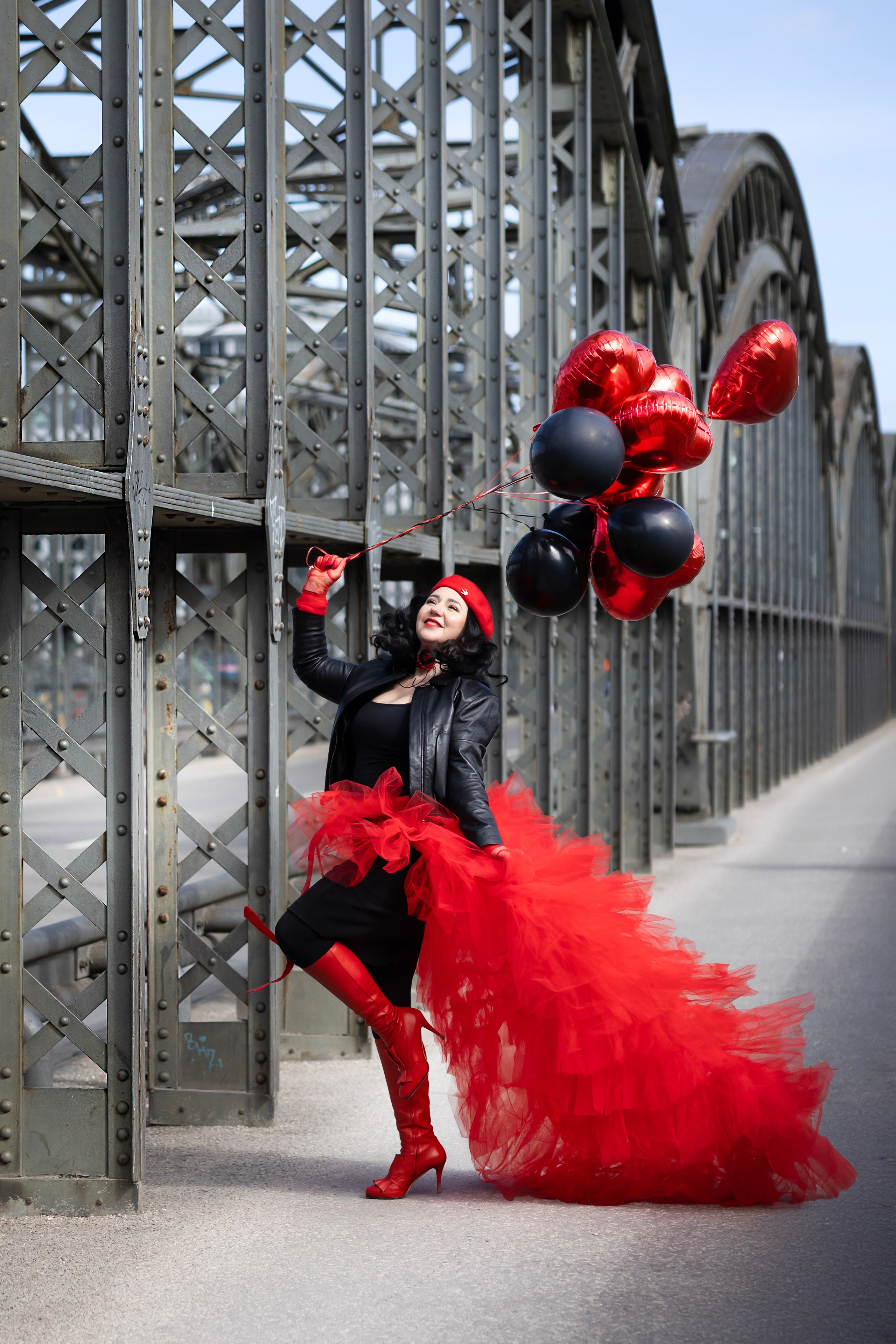 Balloons and red skirt. Фотограф в Мюнхене