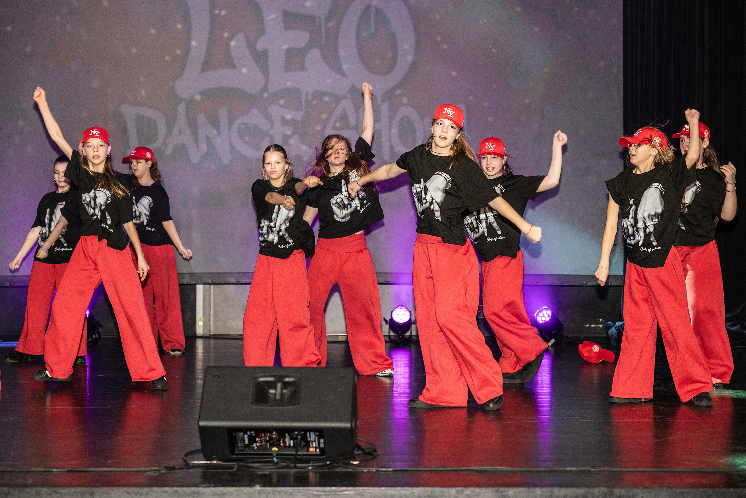 LEO DANCE SHOW WINTER 2025. Семейный и детский фотограф в Варшаве Мила Бобровская