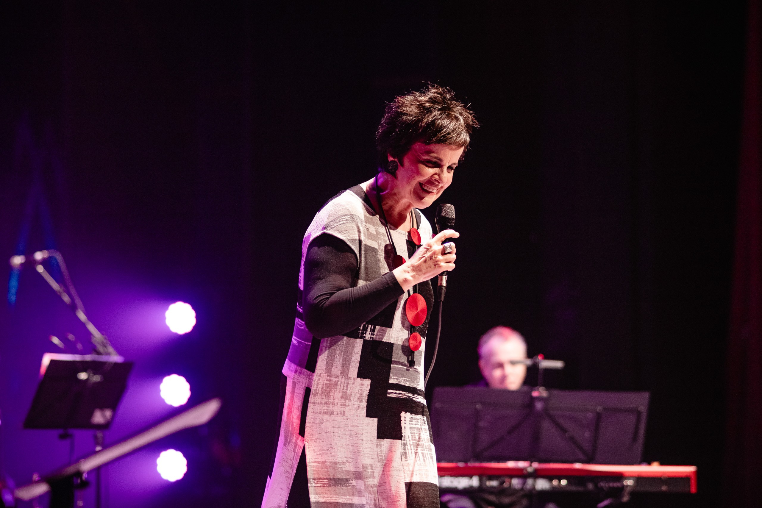 Show da cantora Leila Pinheira no Teatro Municipal de Itajaí