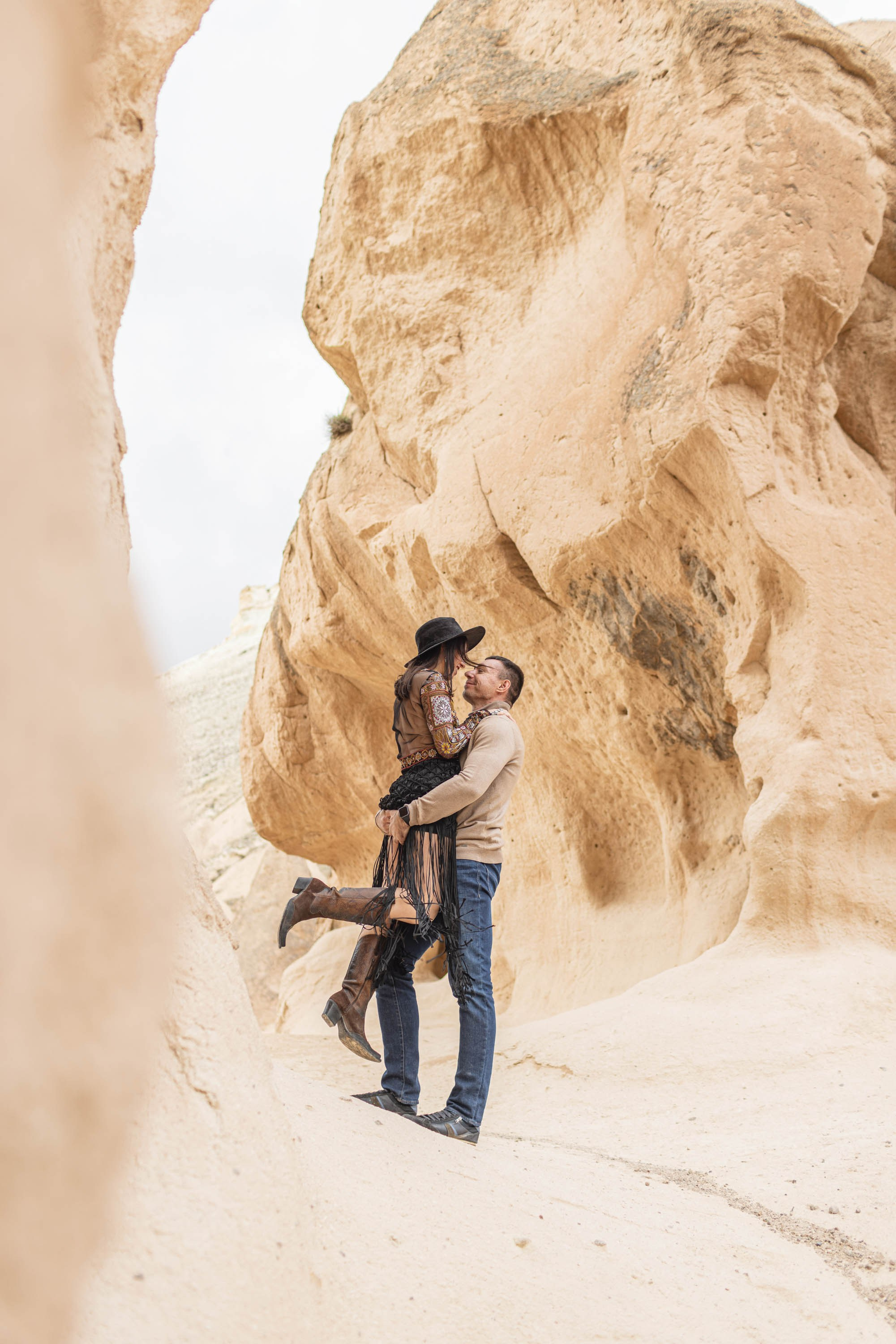 Stylish Photoshoot in the Charming Streets and Valleys of Cappadocia. Julia Ganch I Fashion Wedding Photography I Cappadocia Turkey