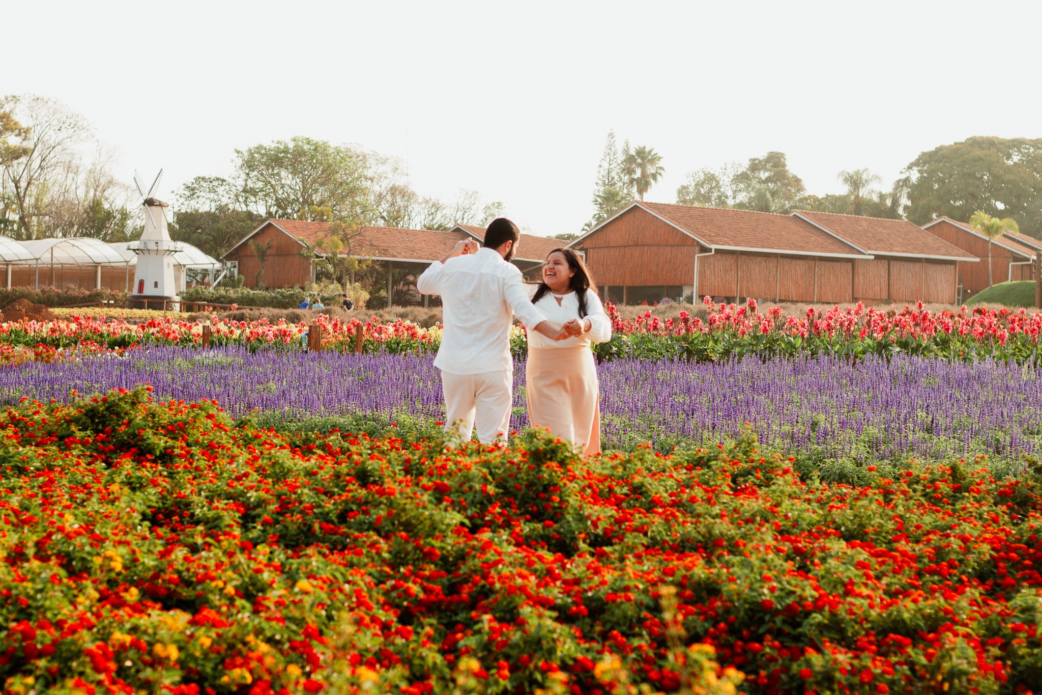 Pedido de Casamento e Pré-Wedding em Holambra | Joyce Maria Fotografia. Joyce Maria Fotografia | Fotógrafa em Holambra