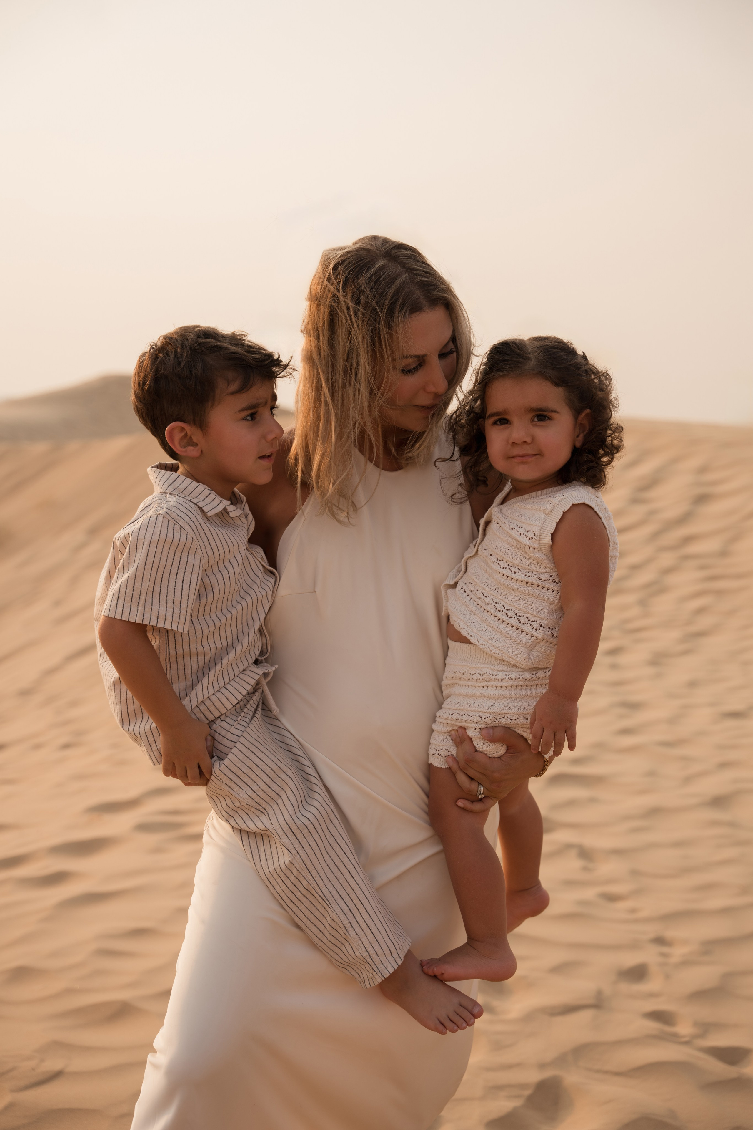 Sun, sand & family. Angela Iakovleva — Family Photographer in Dubai