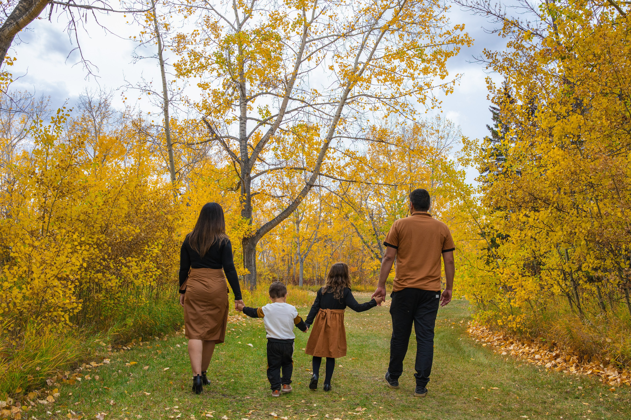Ariana’s Family. Carlos Lima Photography — Photographer in Calgary