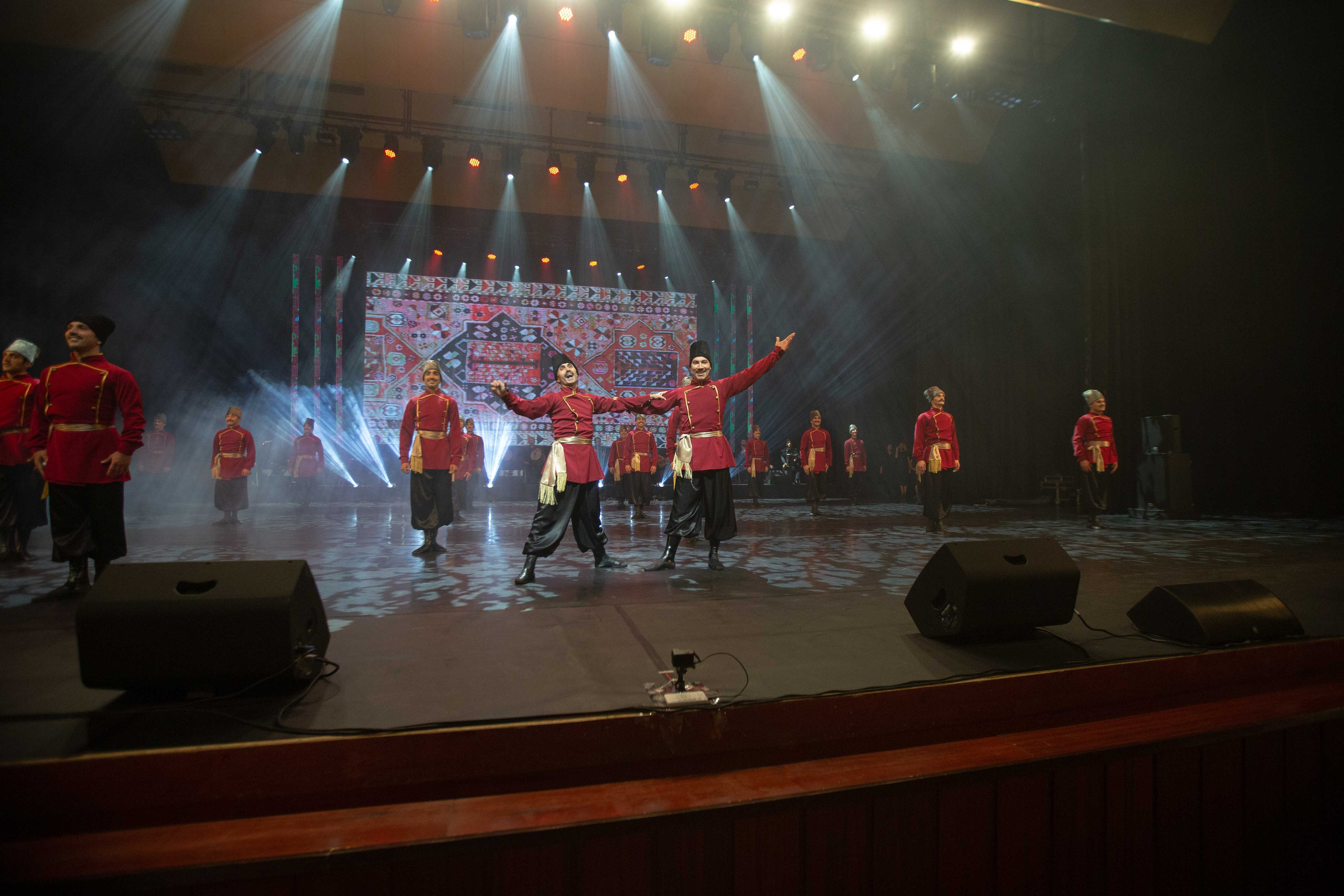 STATE DANCE ENSEMBLE. Wedding&Event photographer Ismail Rzayev in Baku