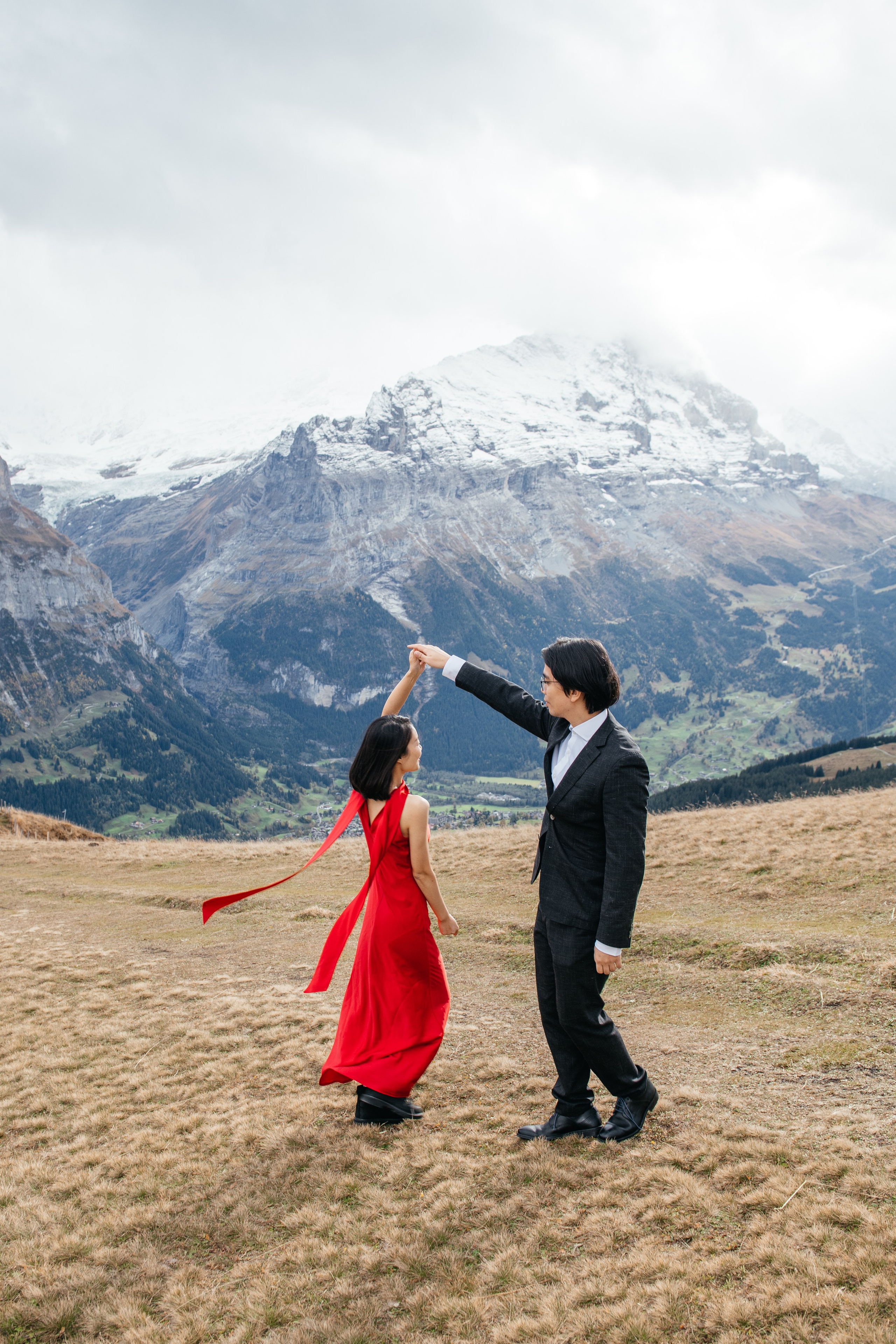 Kaiwen & Xiaoming Grindelwald, Switzerland. I am Elena Altendorfer. Wedding photographer in Zurich and Switzerland