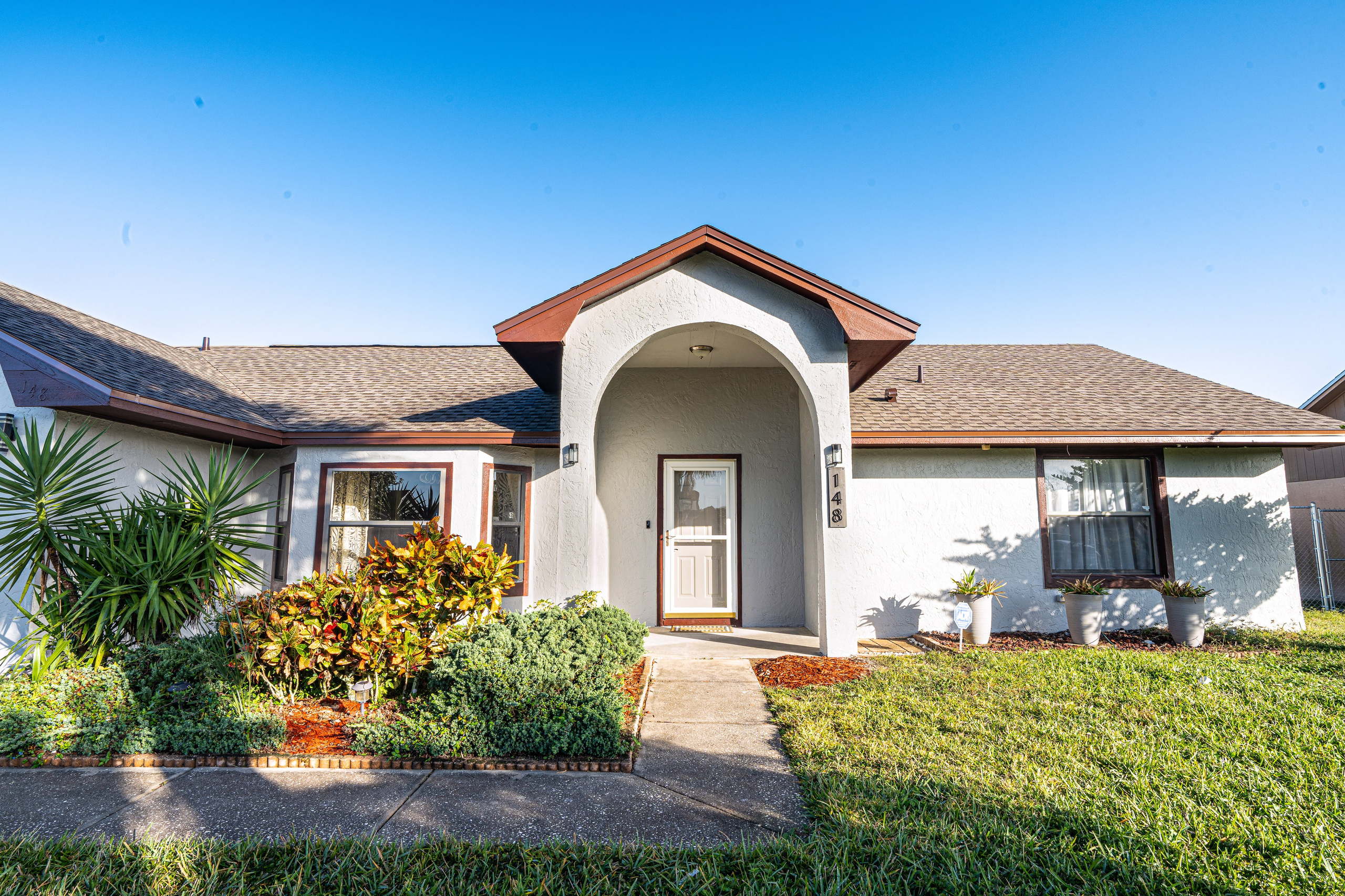 The house is for Rent AirBNB: https://ru.airbnb.com/rooms/1023445326769536774?_set_bev_on_new_domain=1702356155_MDFhNDI0ZDdjMDhj&source_impression_id=p3_1702356155_K3LTjNJeF83QUyI0