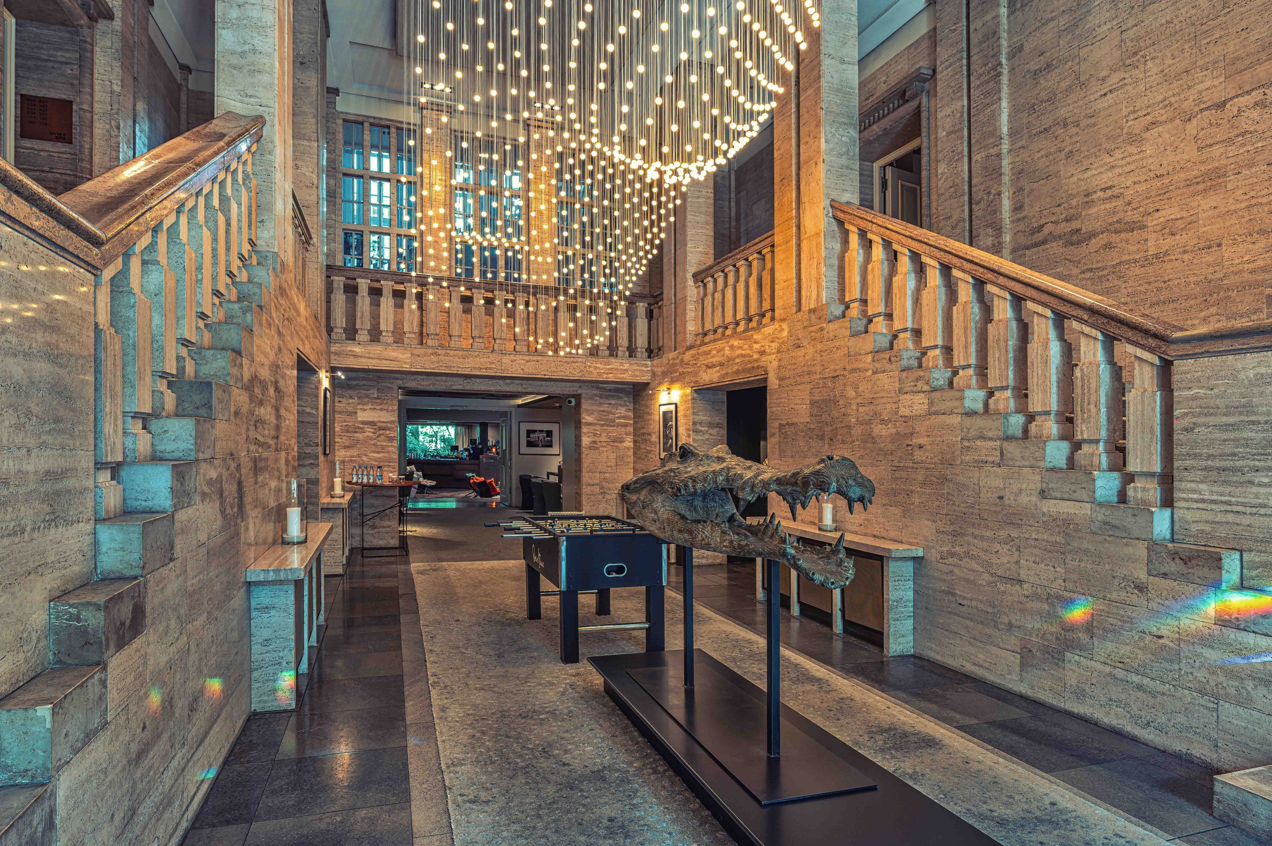 Elegante Lobby des Das Stue Berlin – fotografiert als Interiorfotografie